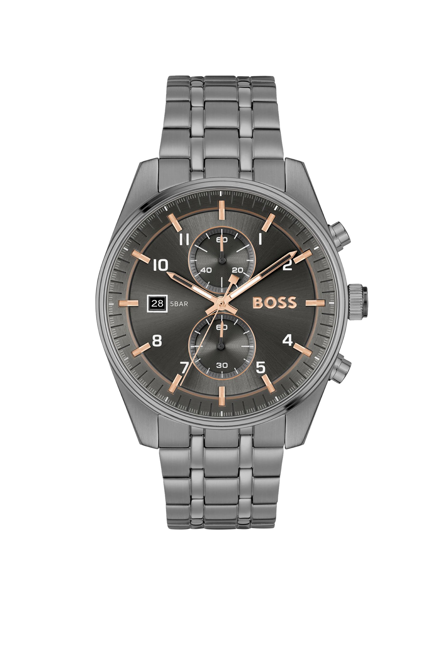 ساعة كرونوغراف بطلاء رمادي وتفاصيل ذهبية