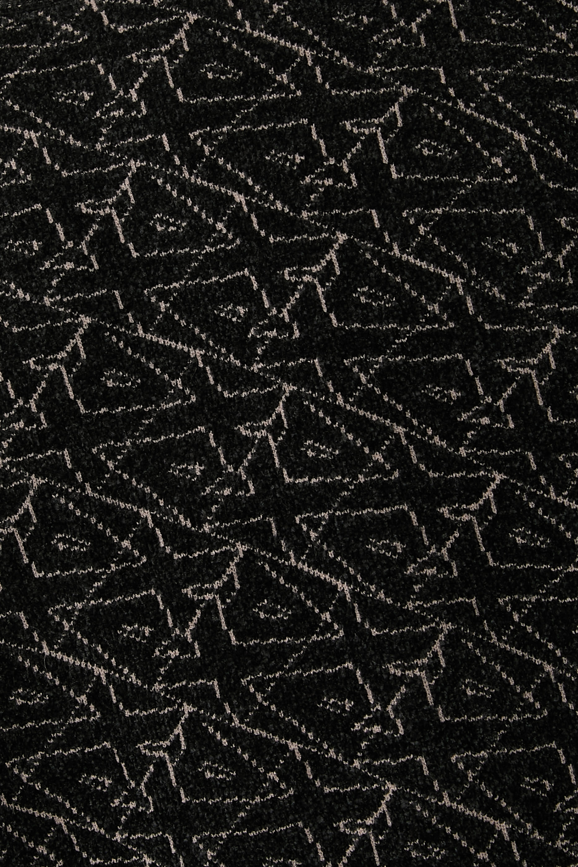 كنزة بياقة ضيقة مزينة بشعار الماركة بالكامل