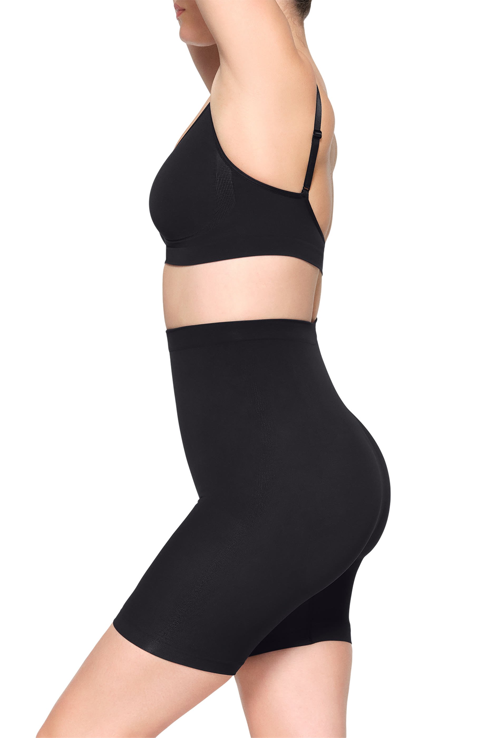 شورت بطول منتصف الفخذ بقصة ضيقة بلا حياكة 