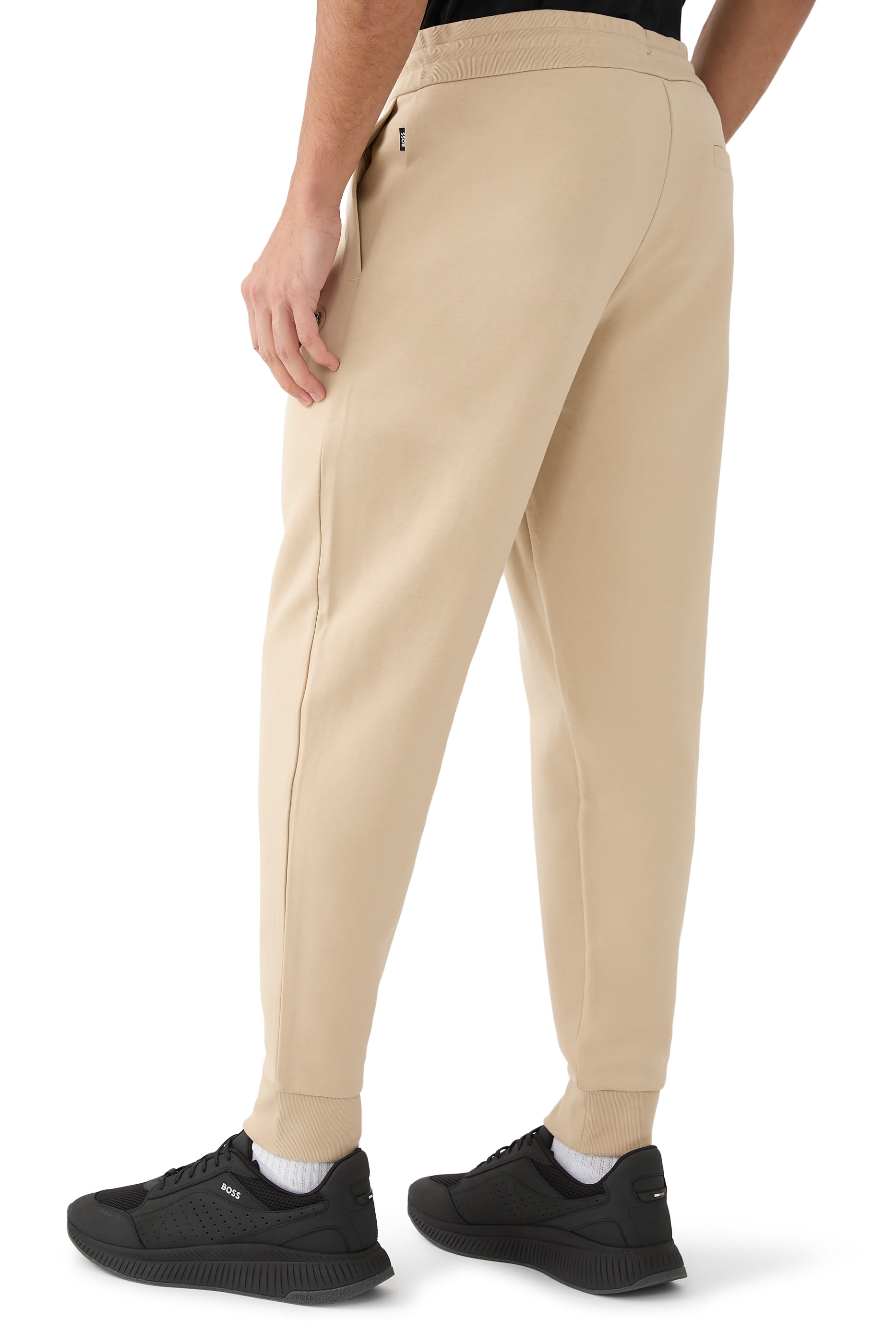 بنطال رياضي بطبعة حرفي شعار الماركة