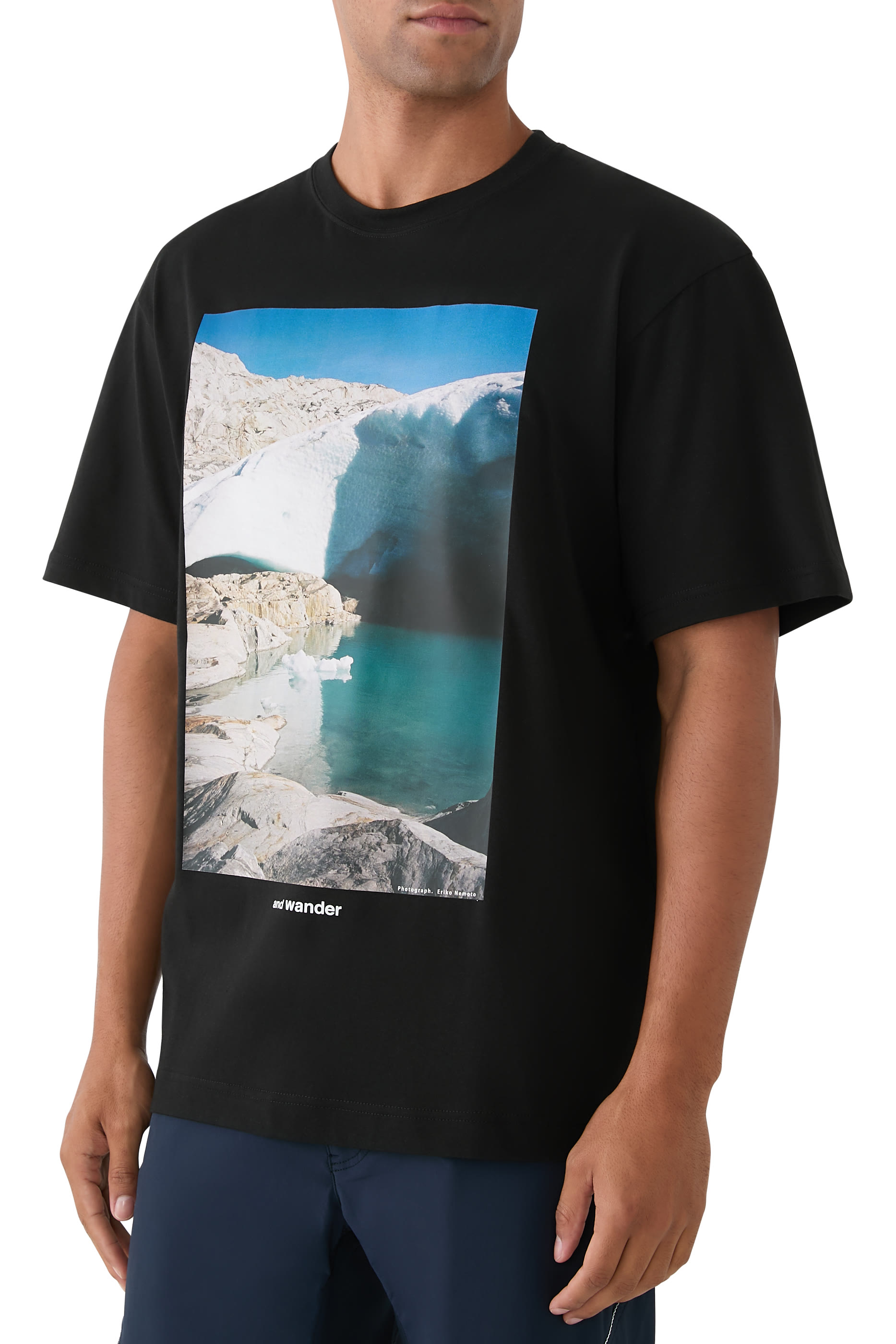 تيشيرت بأكمام قصيرة بطبعة جراسير