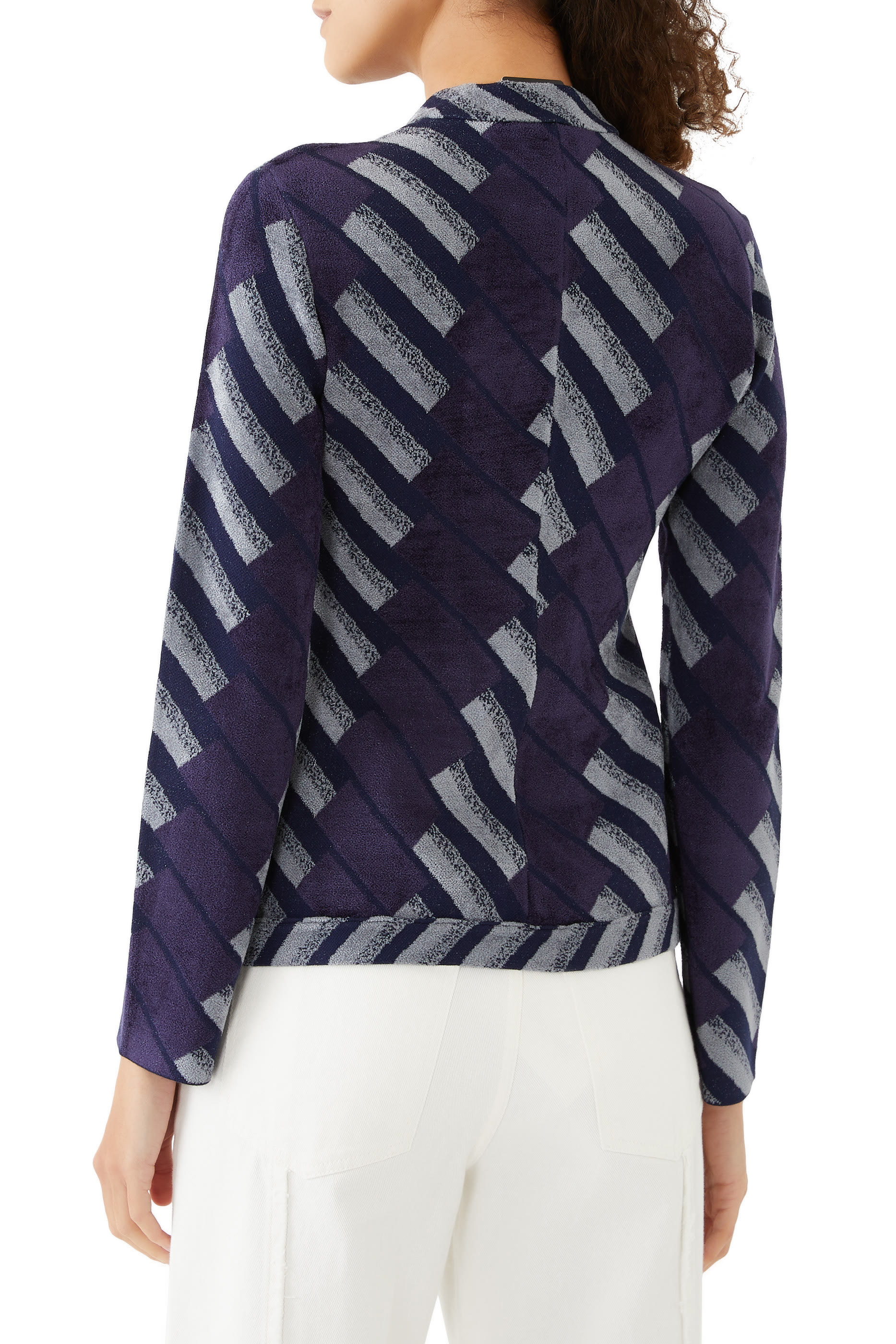 جاكيت بياقة غورو مع إغلاق جانبي شنيل بنقشة