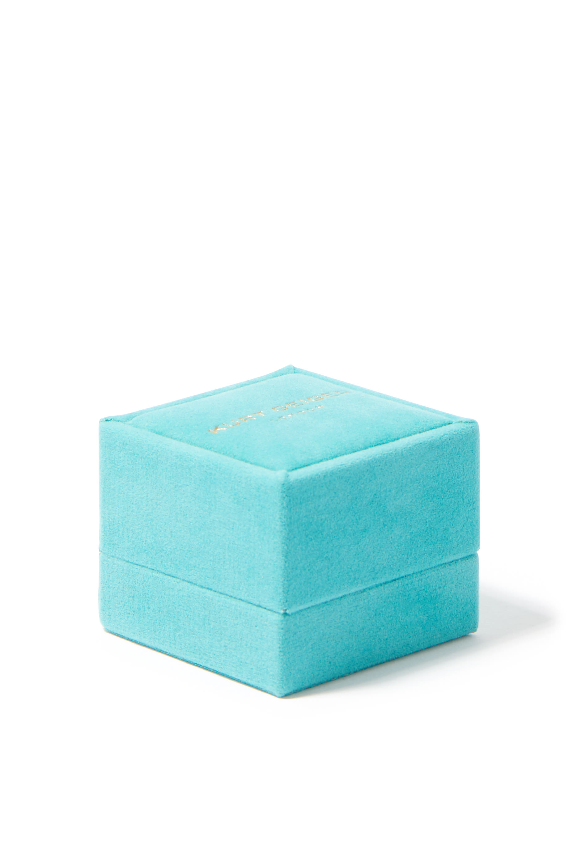 خاتم مزين بعبارة بي كايند