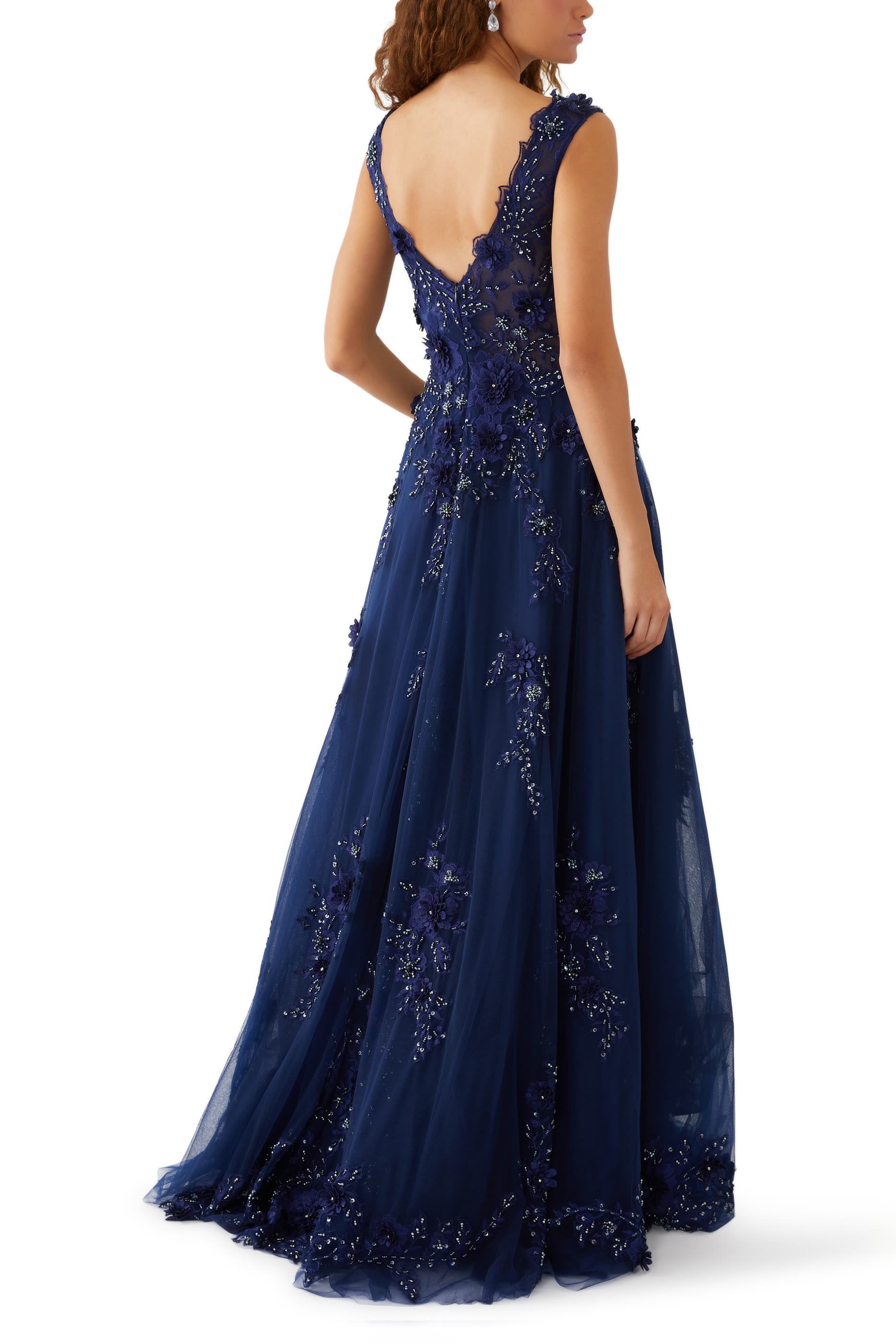 فستان سهرة طويل بلا أكمام