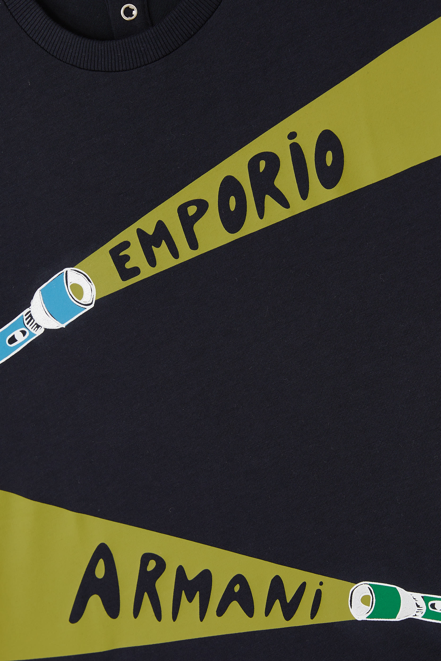 تيشيرت بطبعات شعار الماركة للأطفال