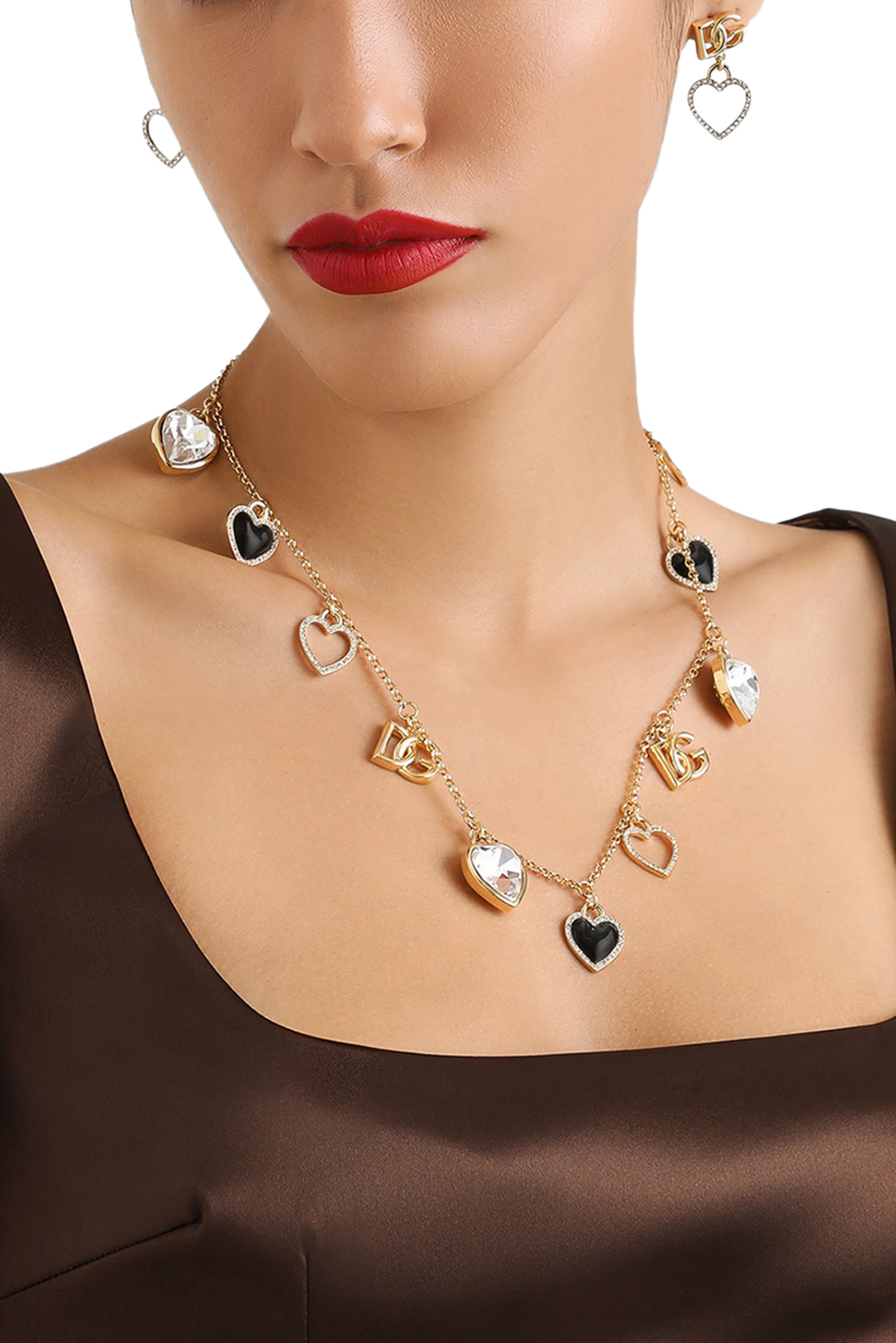 قلادة بحلية بتصميم قلب