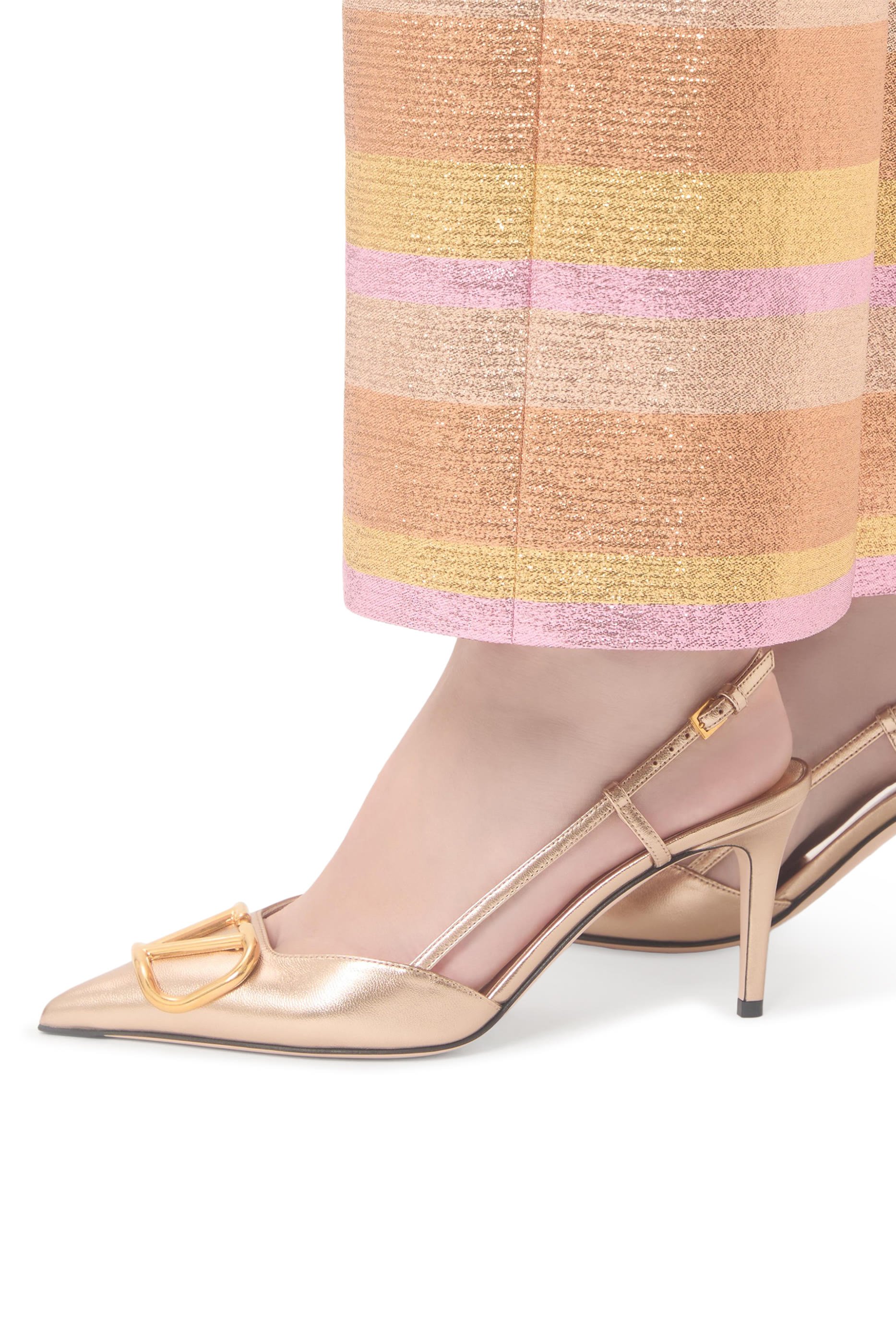 حذاء بسير خلفي 80 مزين بشعار الماركة