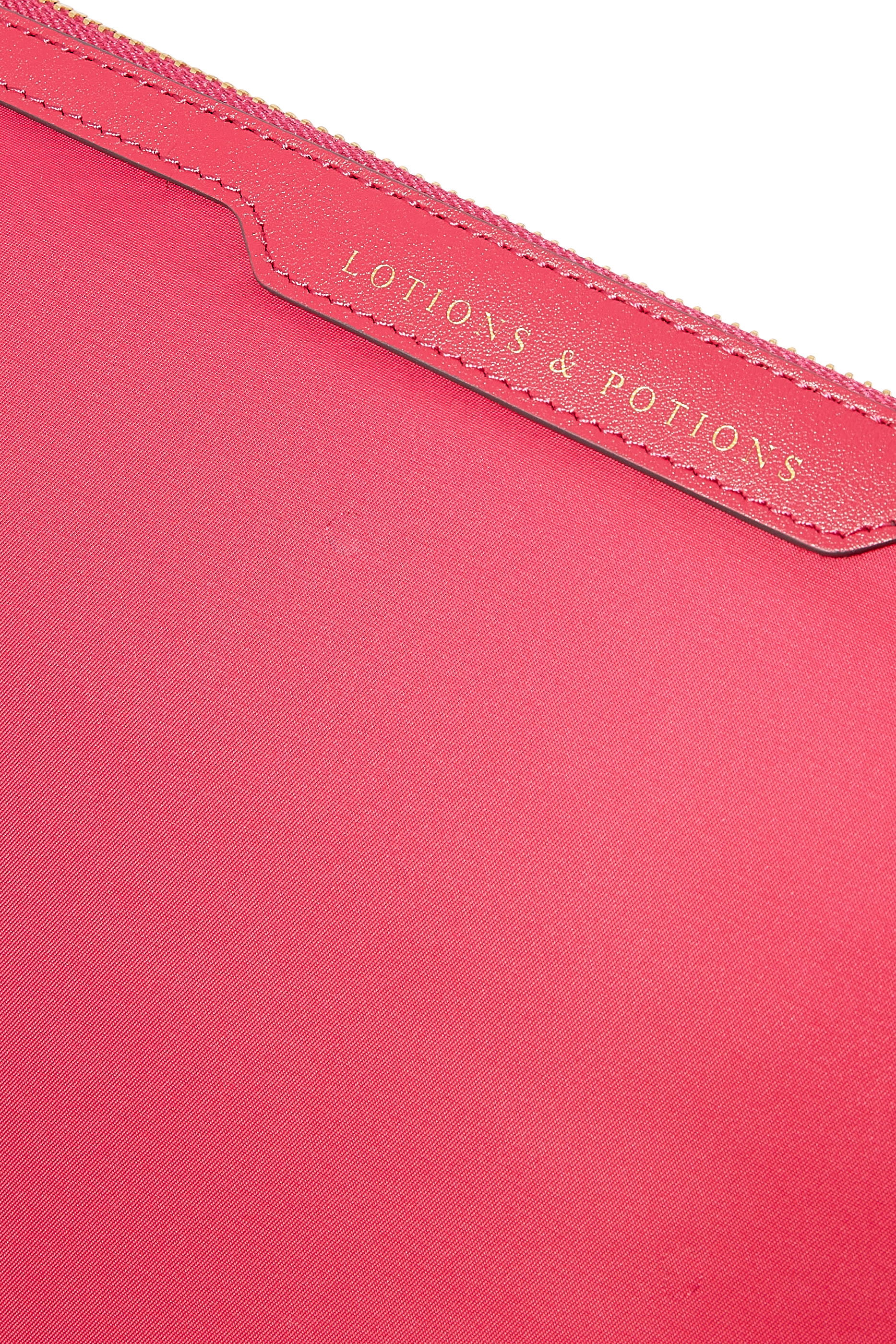 حقيبة صغيرة للمستحضرات العناية الشخصية