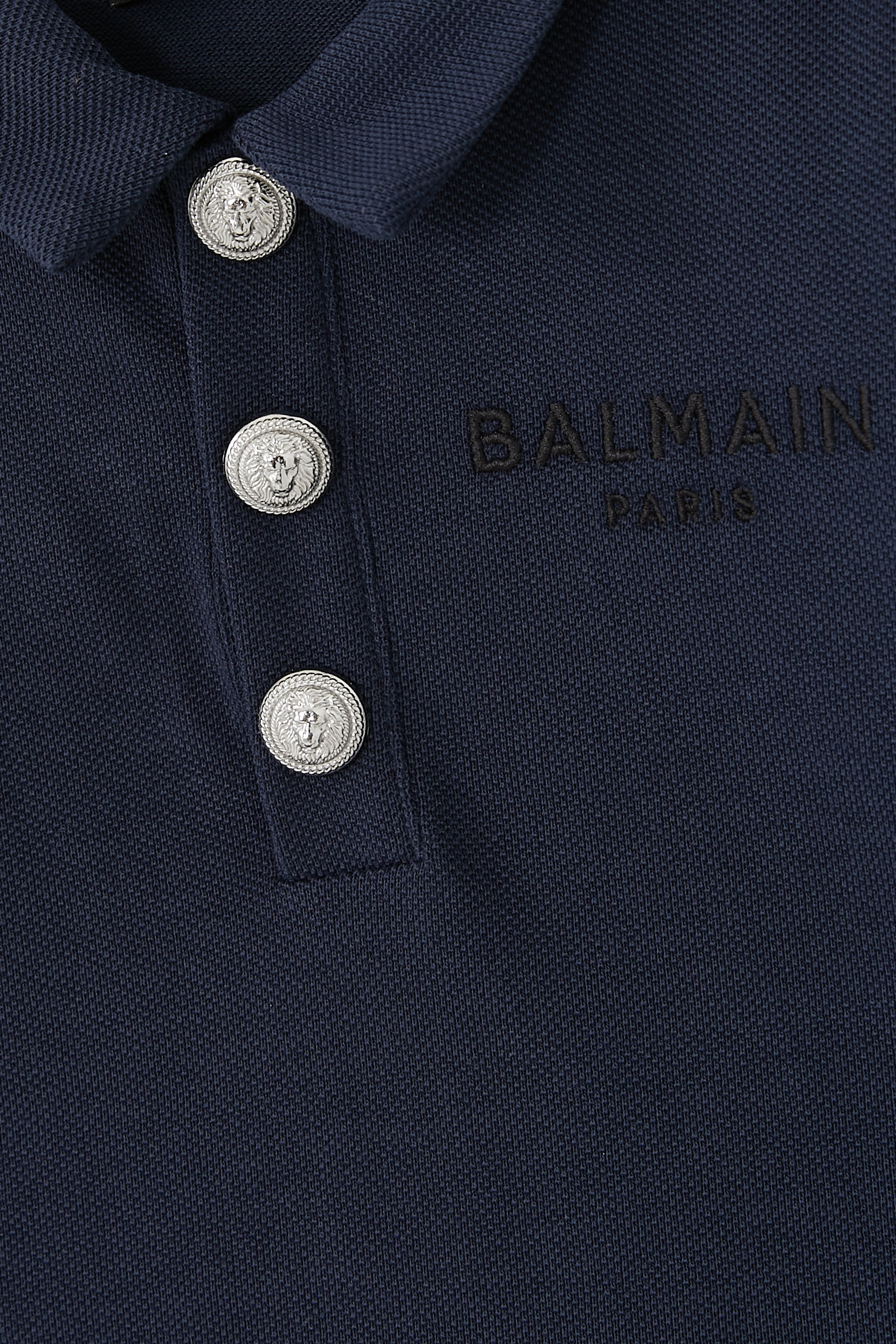 طقم بيجاما مطرزة بشعار الماركة بقبعة للرضع