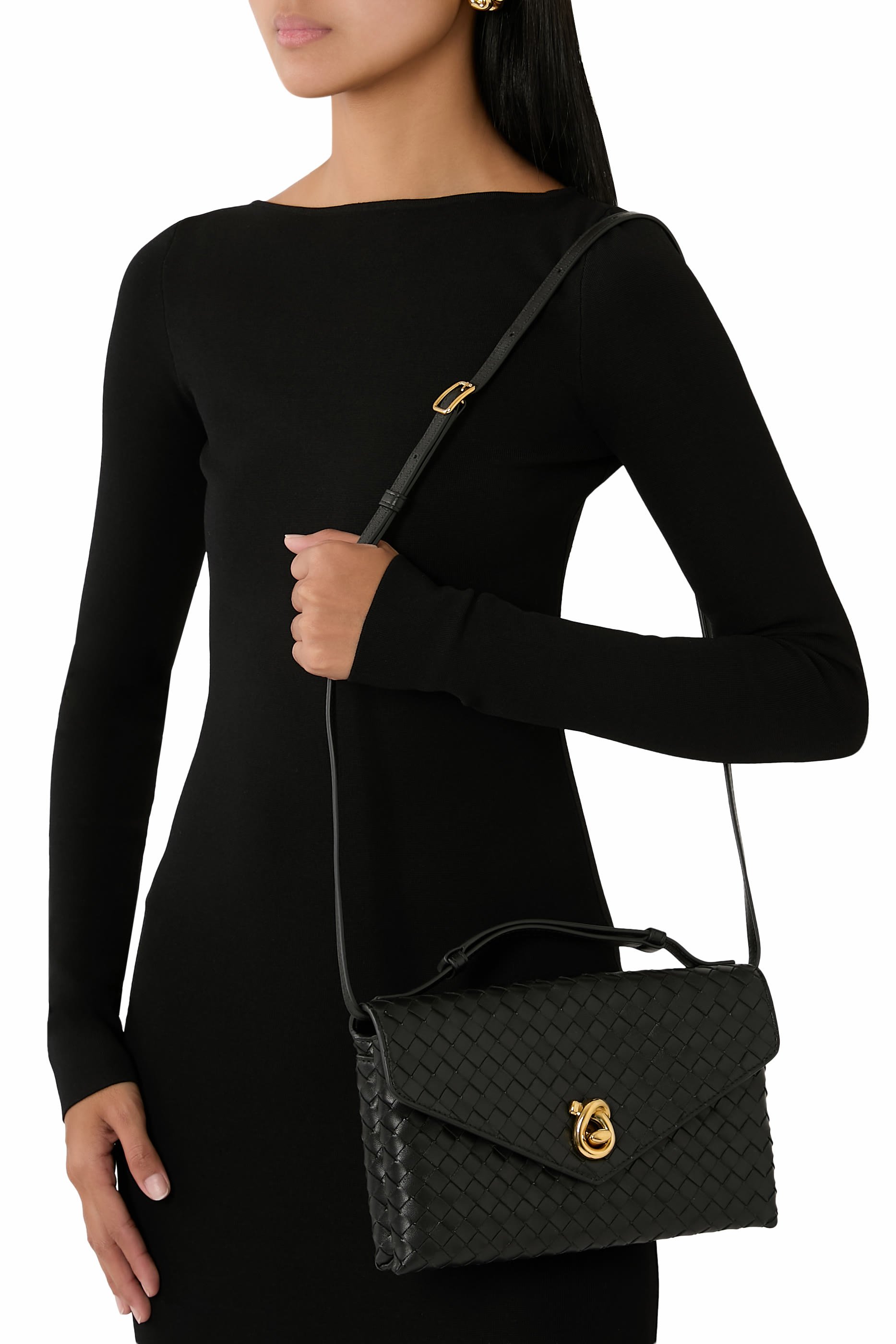 حقيبة كروس بقفل على شكل عقدة