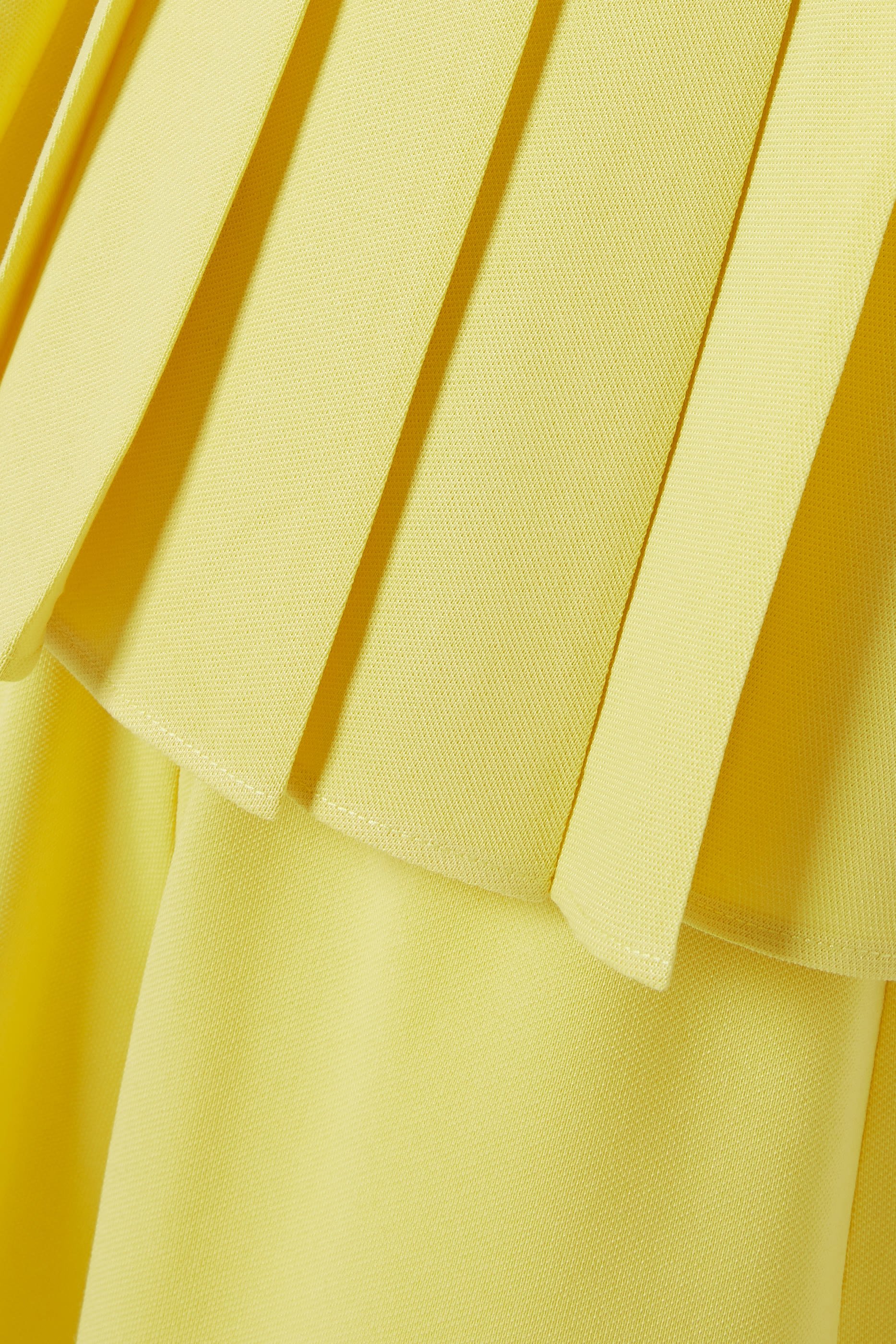 طقم بلوزة وشورت بطيات للأطفال