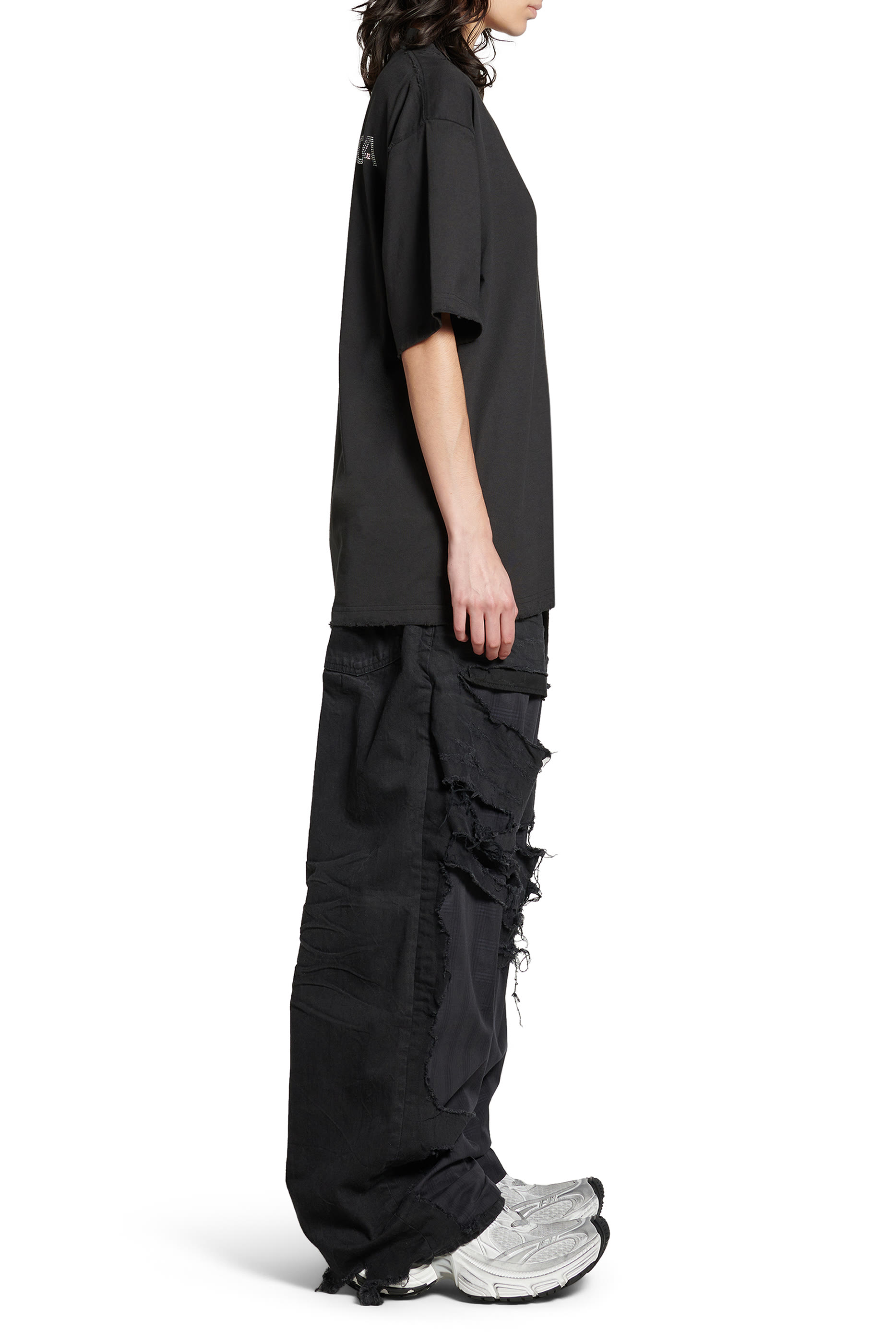 تيشيرت بطبعة بشعار الماركة