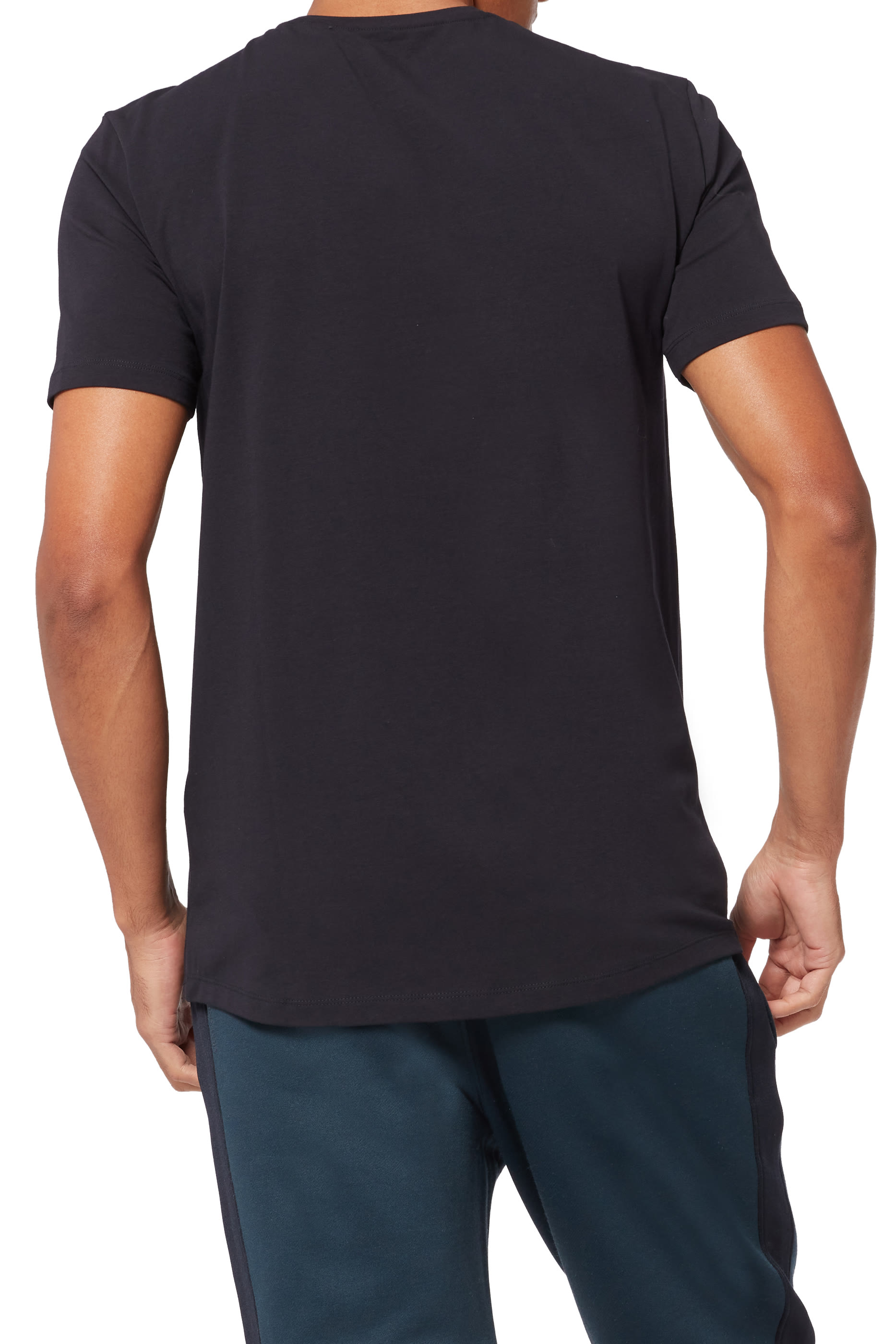 تيشيرت بشعار الماركة بتصميم دائري