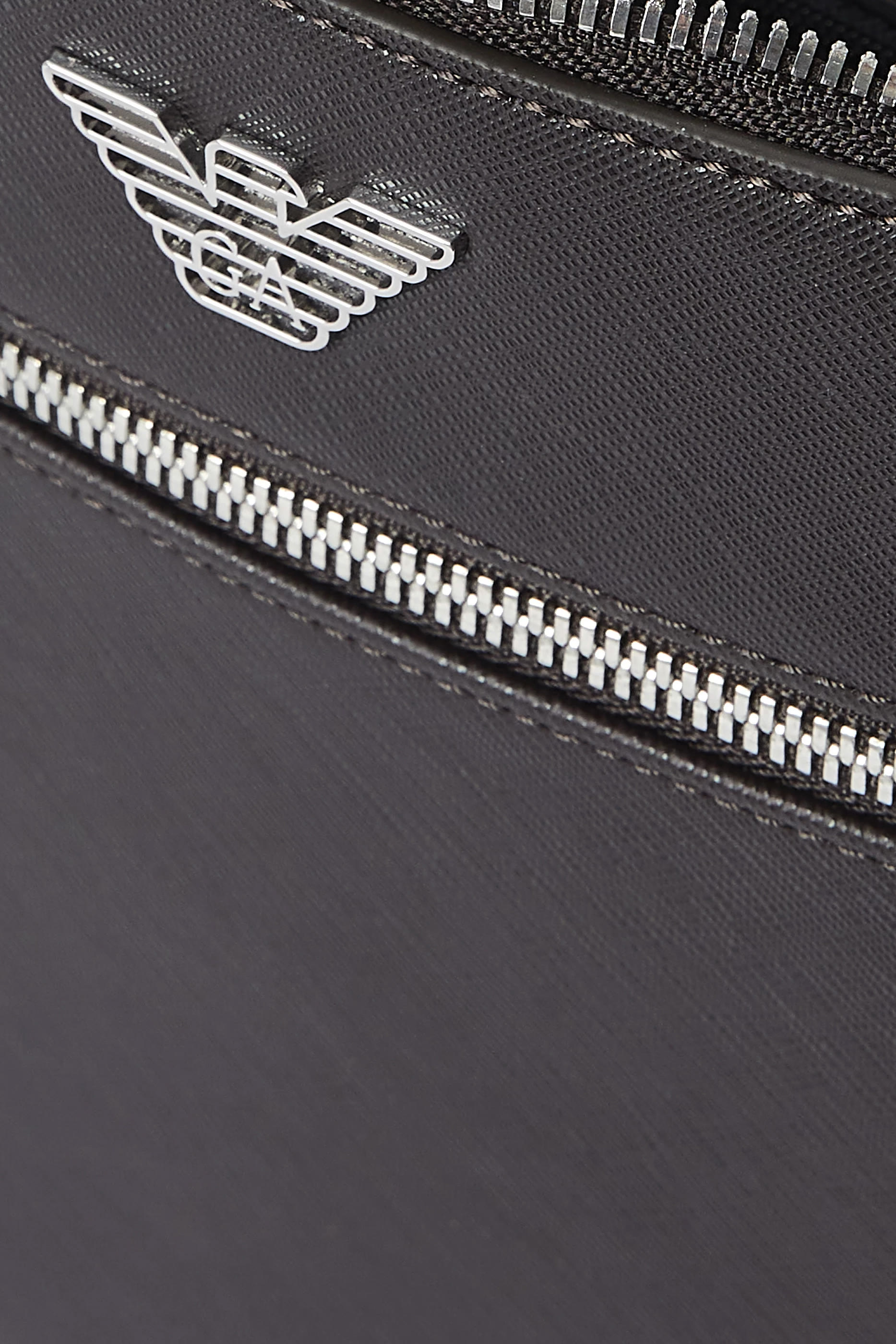 حقيبة كتف مسطحة اي في سي بحلية بشعار النسر جلد سافيانو