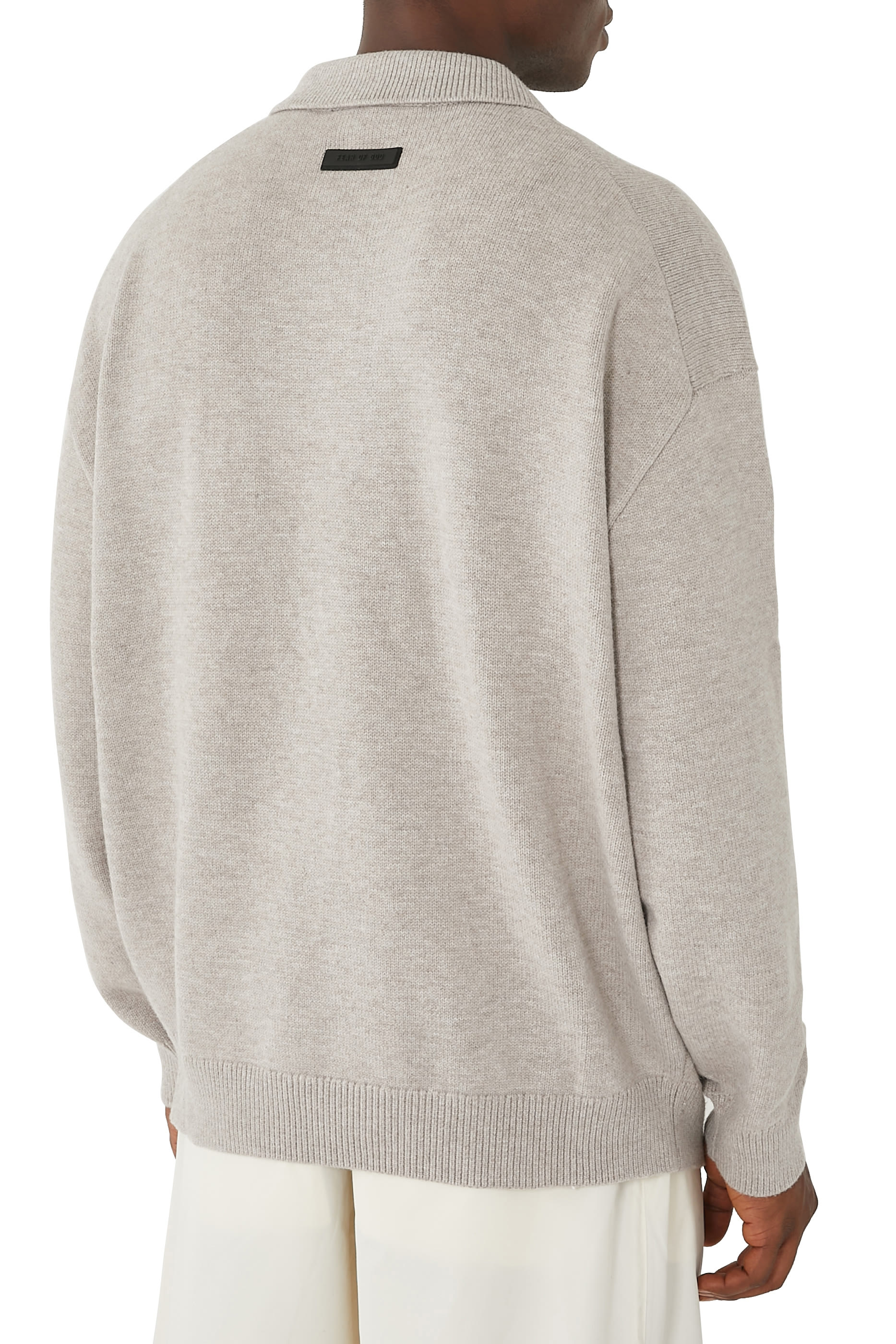 كنزة بولو منسوجة بشعار اسنشالز