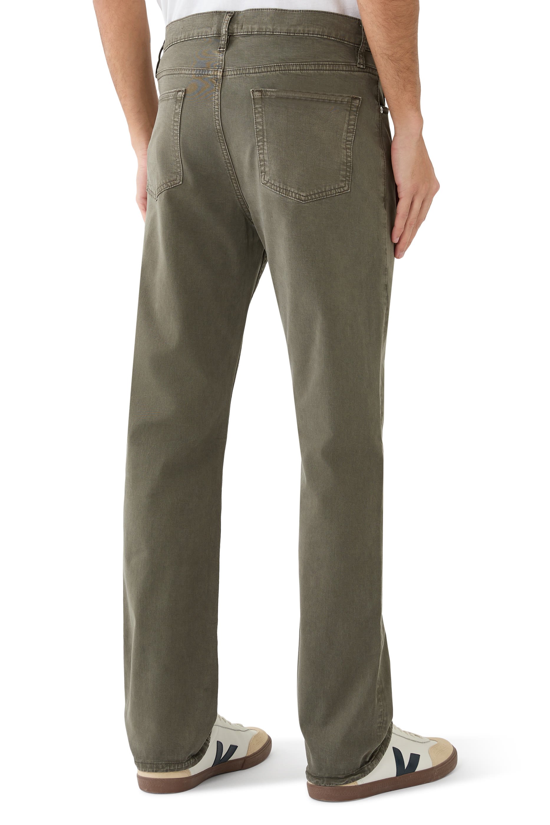 بنطال جينز مودرن بقصة ساق مستقيمة