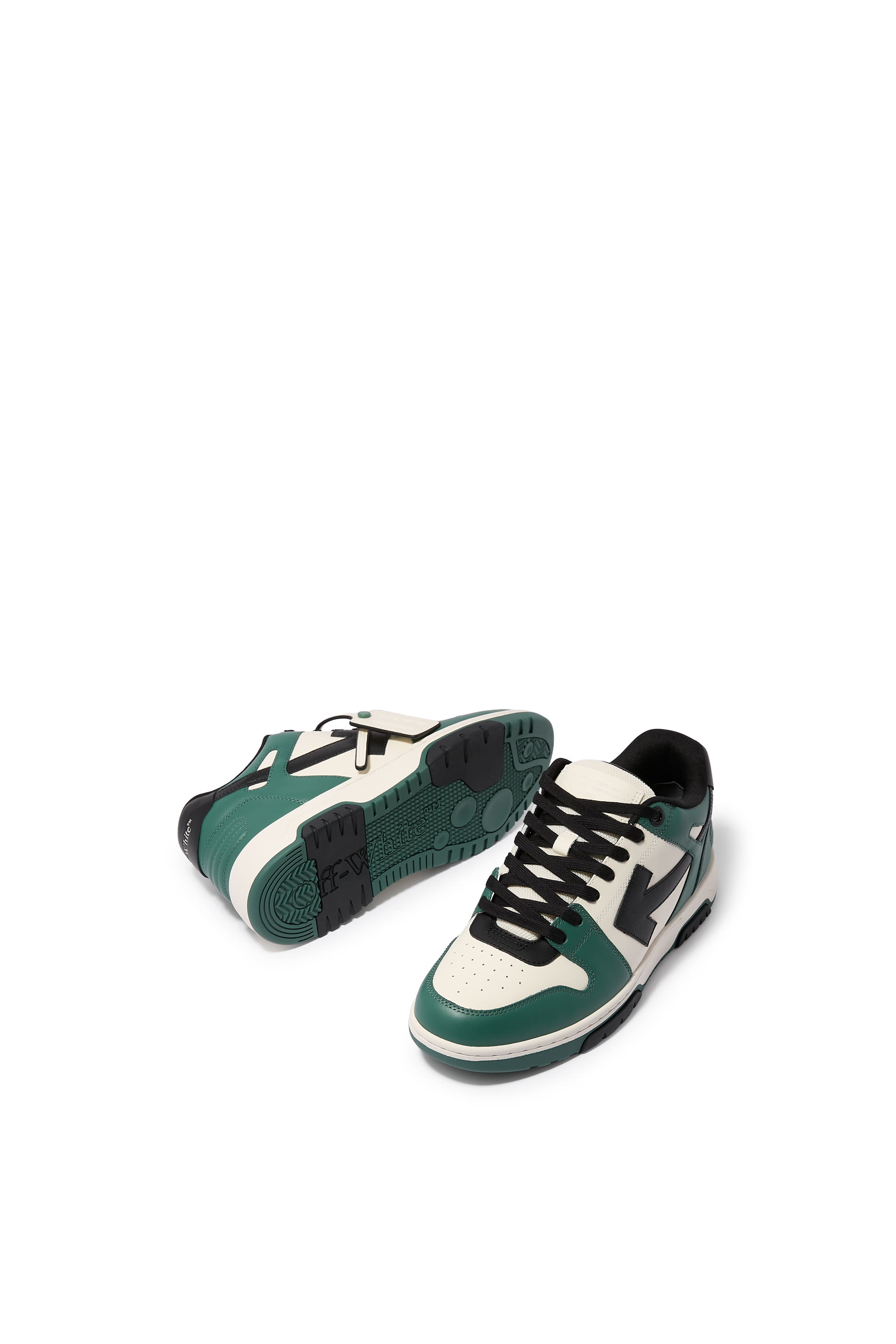 سنيكرز اوت اوف اوفيس