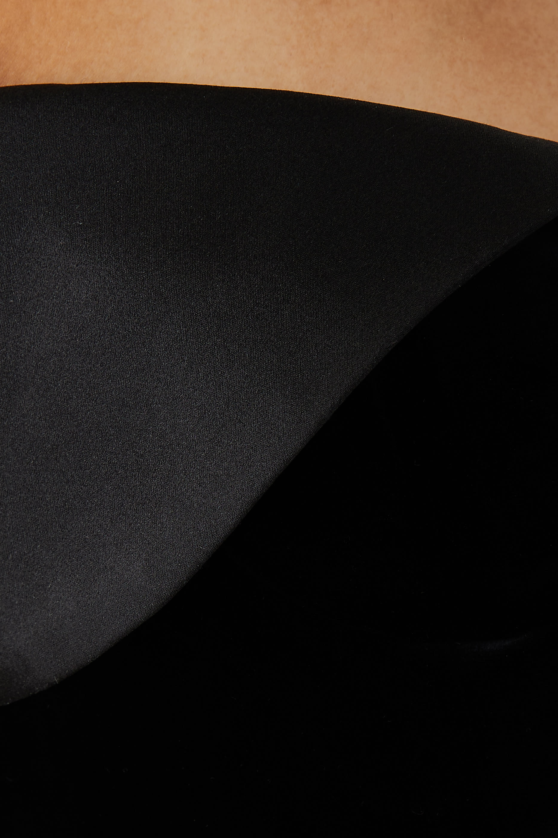 فستان قصير بلا حمالات