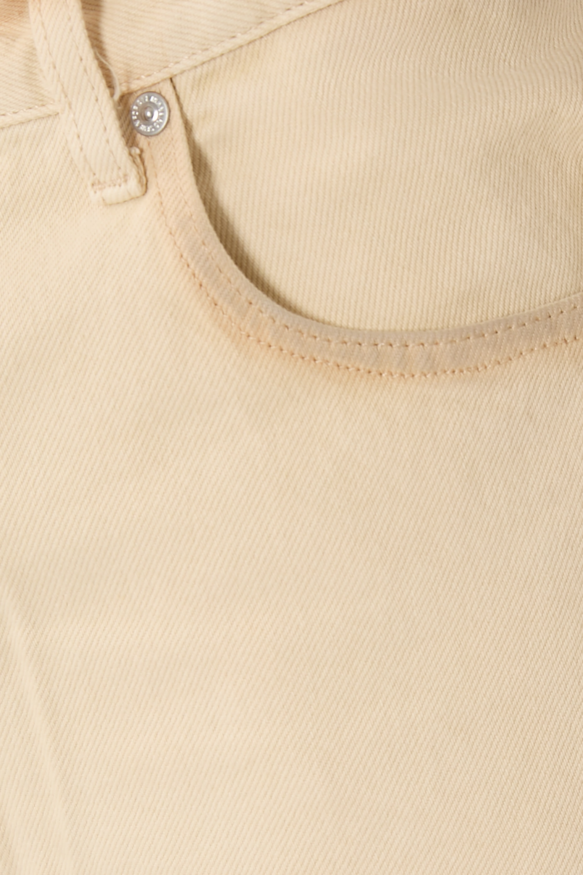 بنطال جينز بقصة ساق مستقيمة