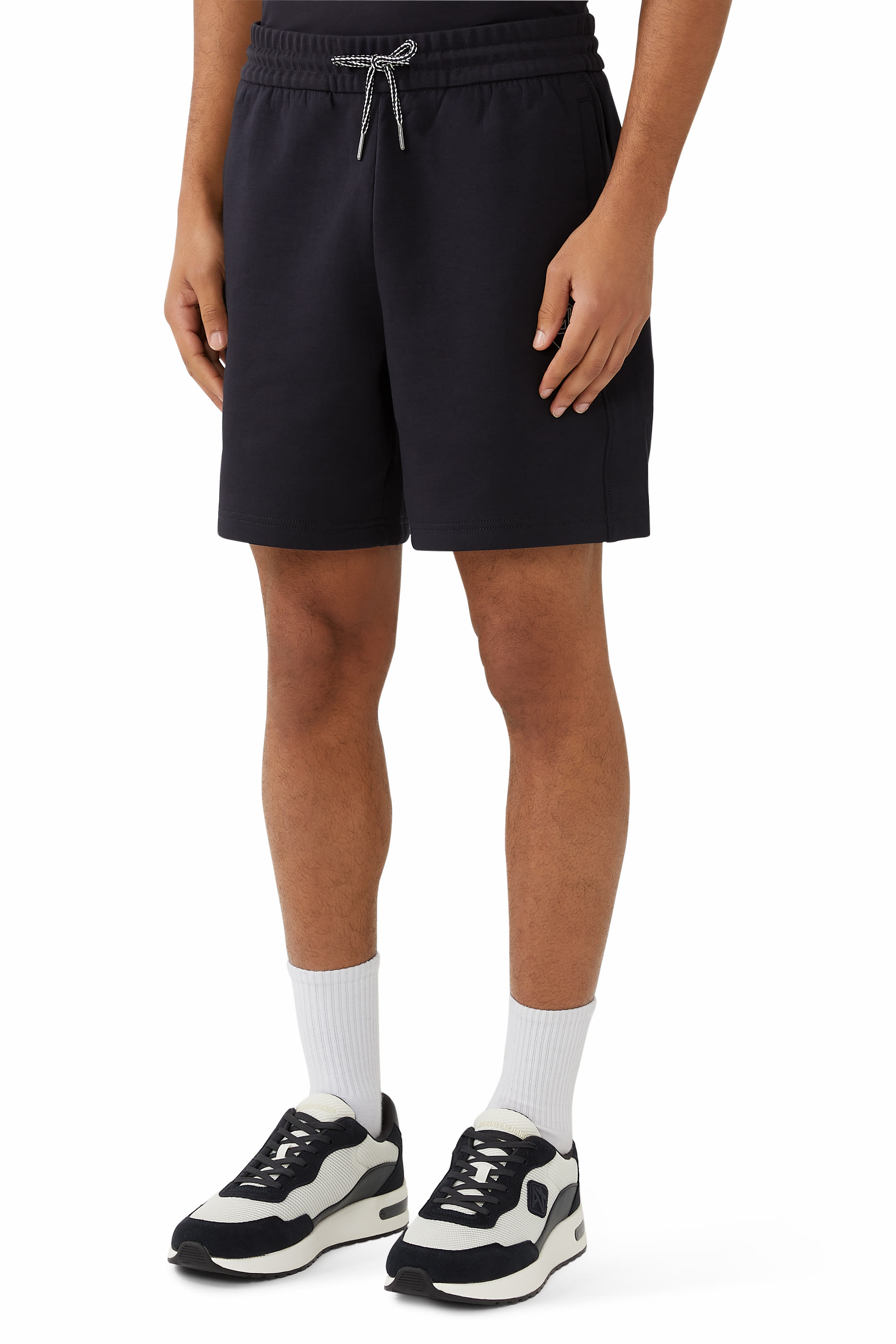 شورت بشعار الماركة