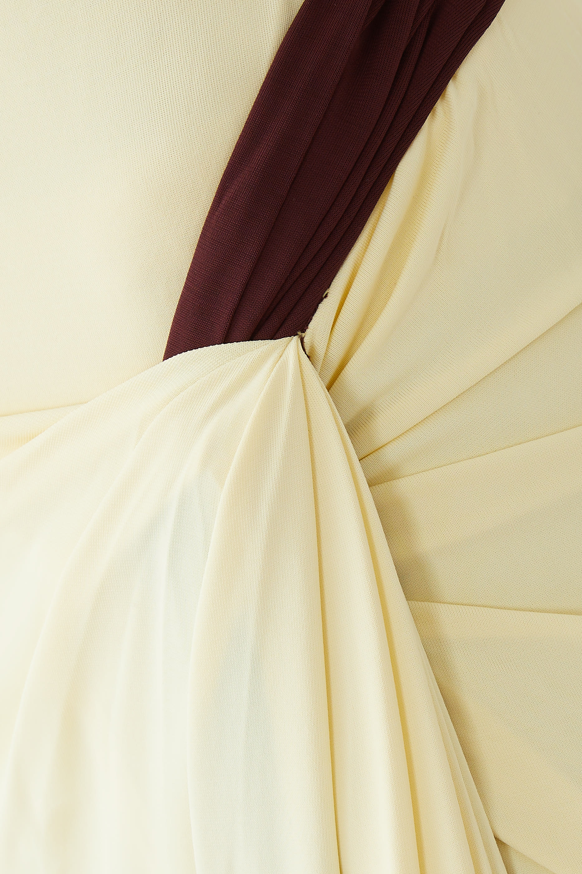 فستان جريتا طويل بتفاصيل ملفوفة