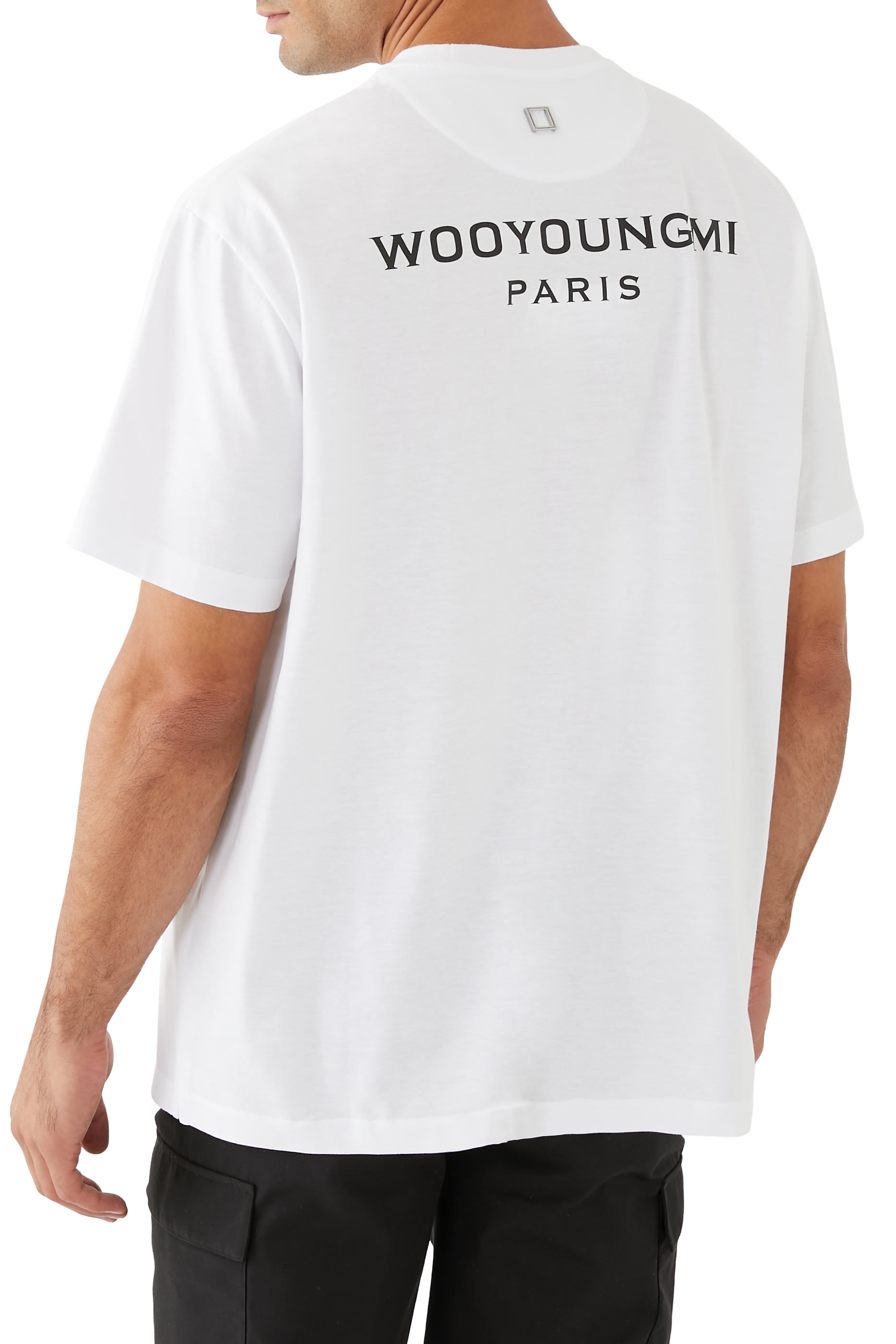 تيشيرت كلاسيكي بشعار الماركة