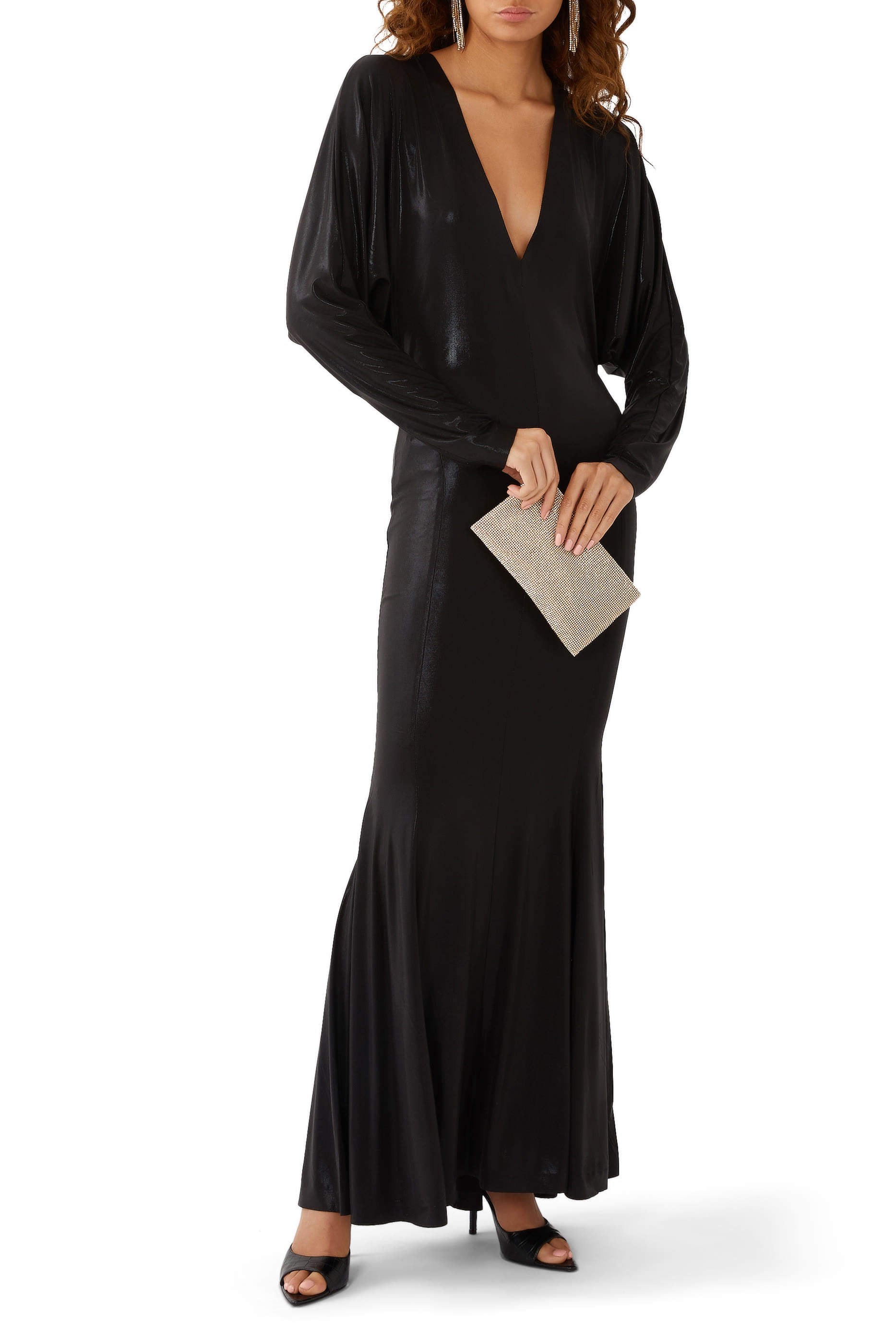 فستان سهرة دولان بقصة ذيل السمكة وياقة على شكل حرف V