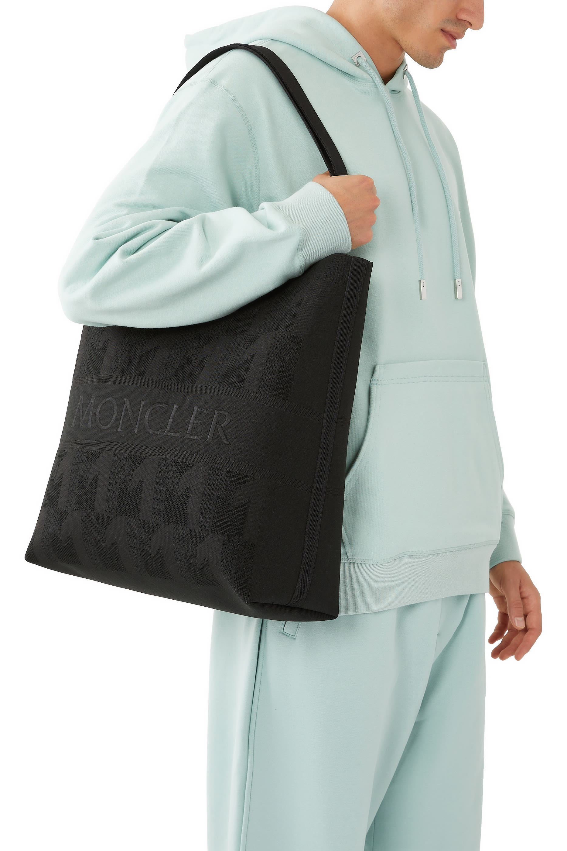 حقيبة يد منسوجة بشعار الماركة