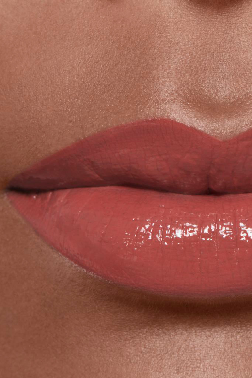 أحمر شفاه سائل بلمعان وثبات فائق ROUGE ALLURE LAQUE