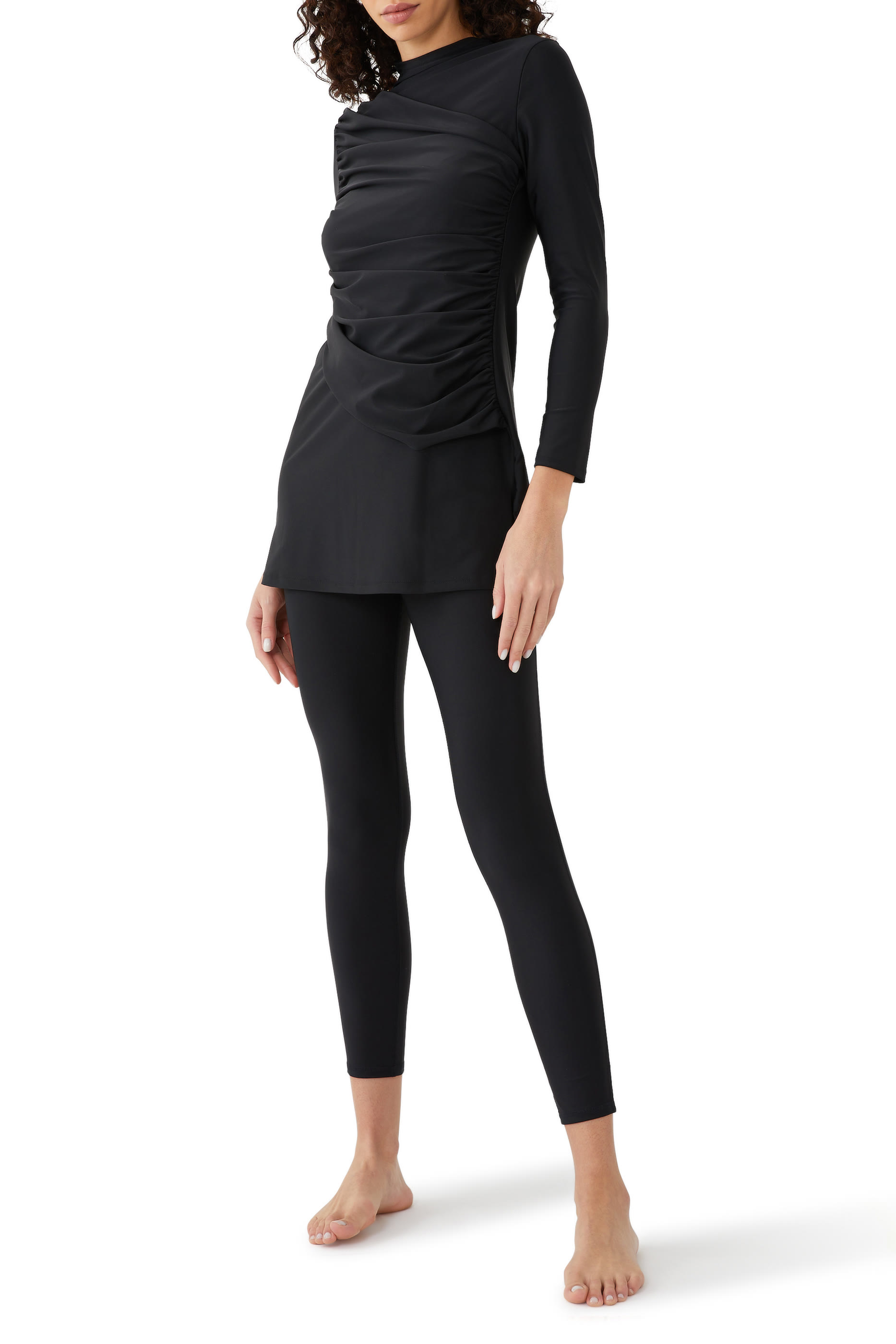 بنطال سباحة بقصة ضيقة