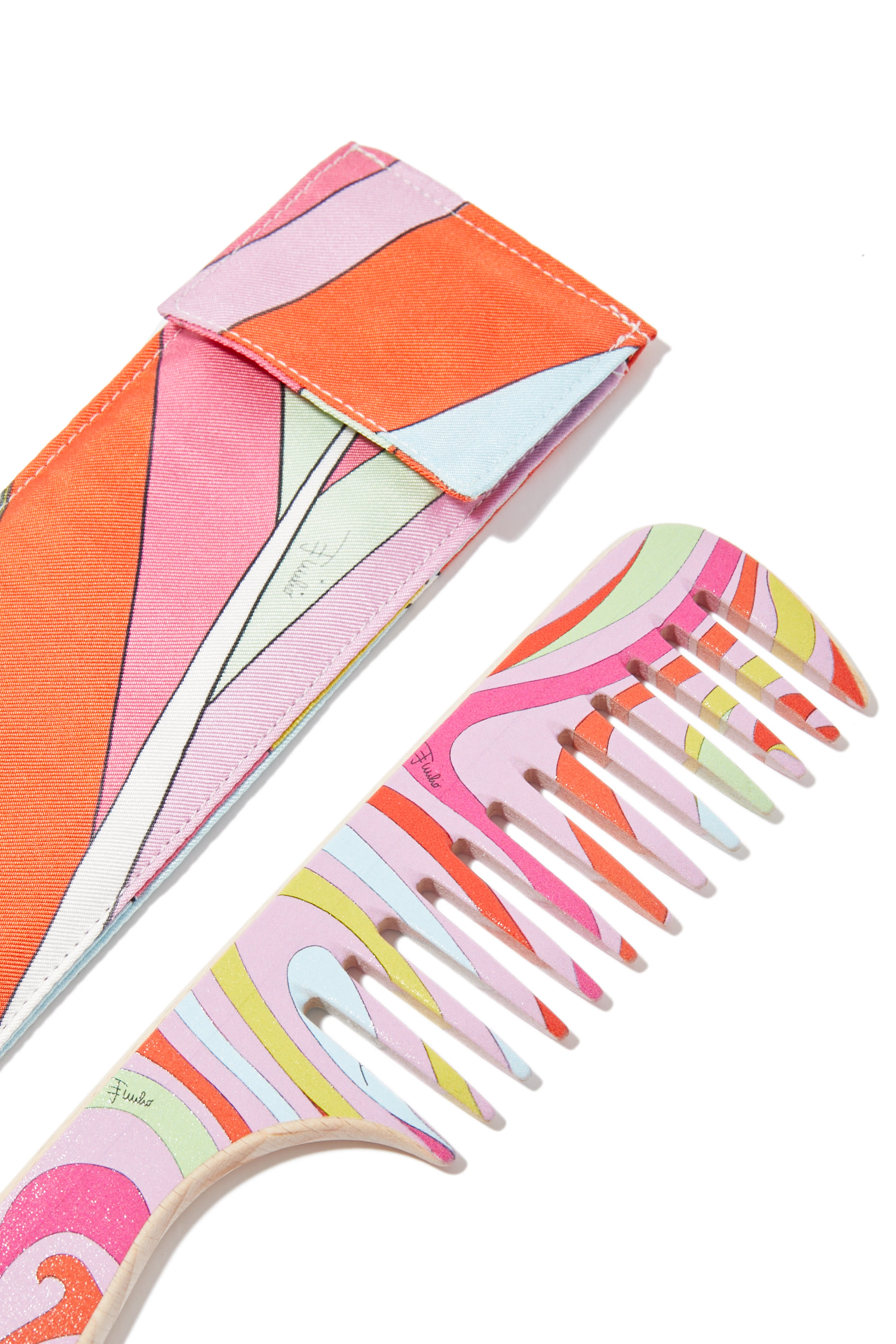 مجموعة مشط خشب وحقيبة صغيرة بطبعة مارمو