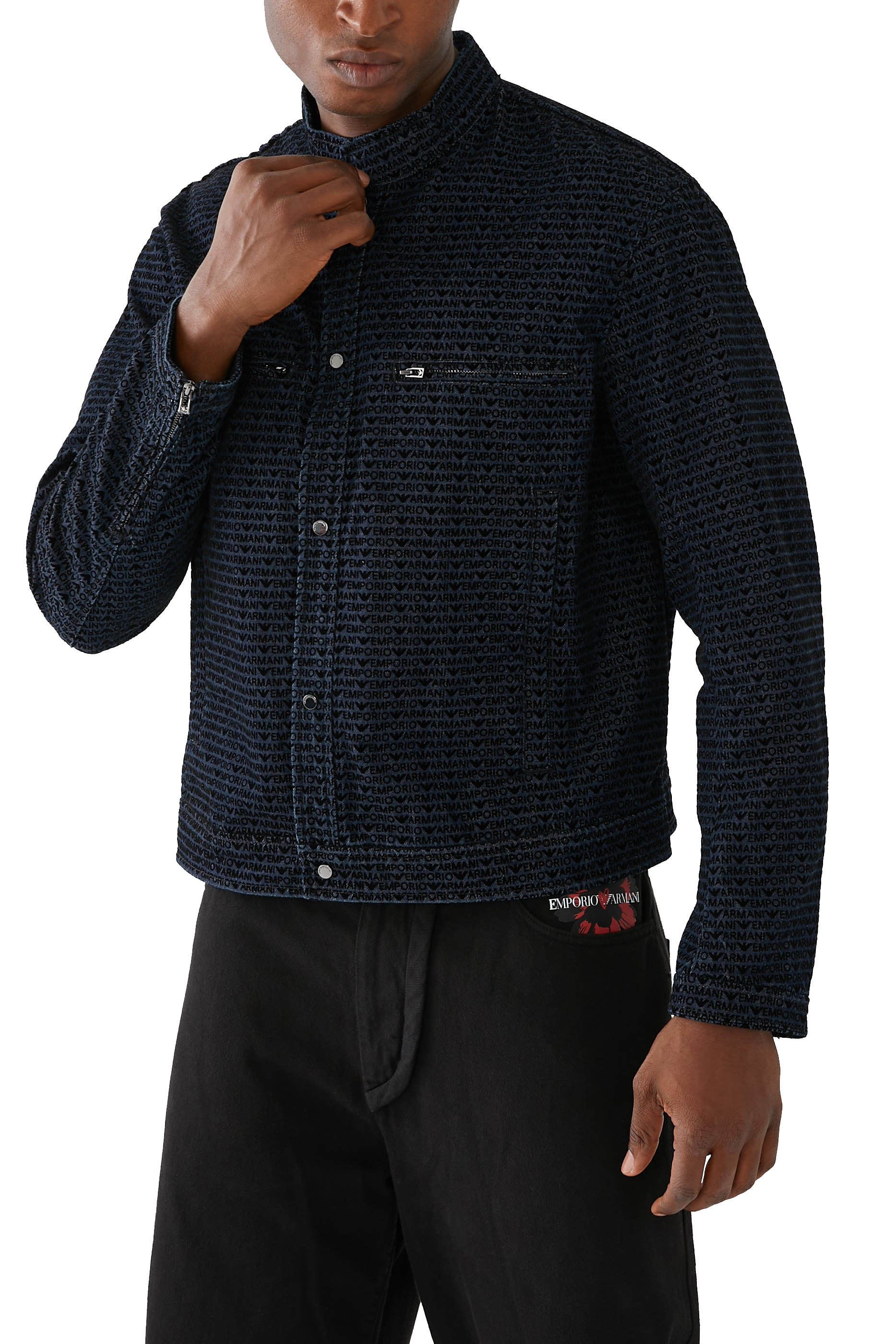 جاكيت دنيم بشعار الماركة