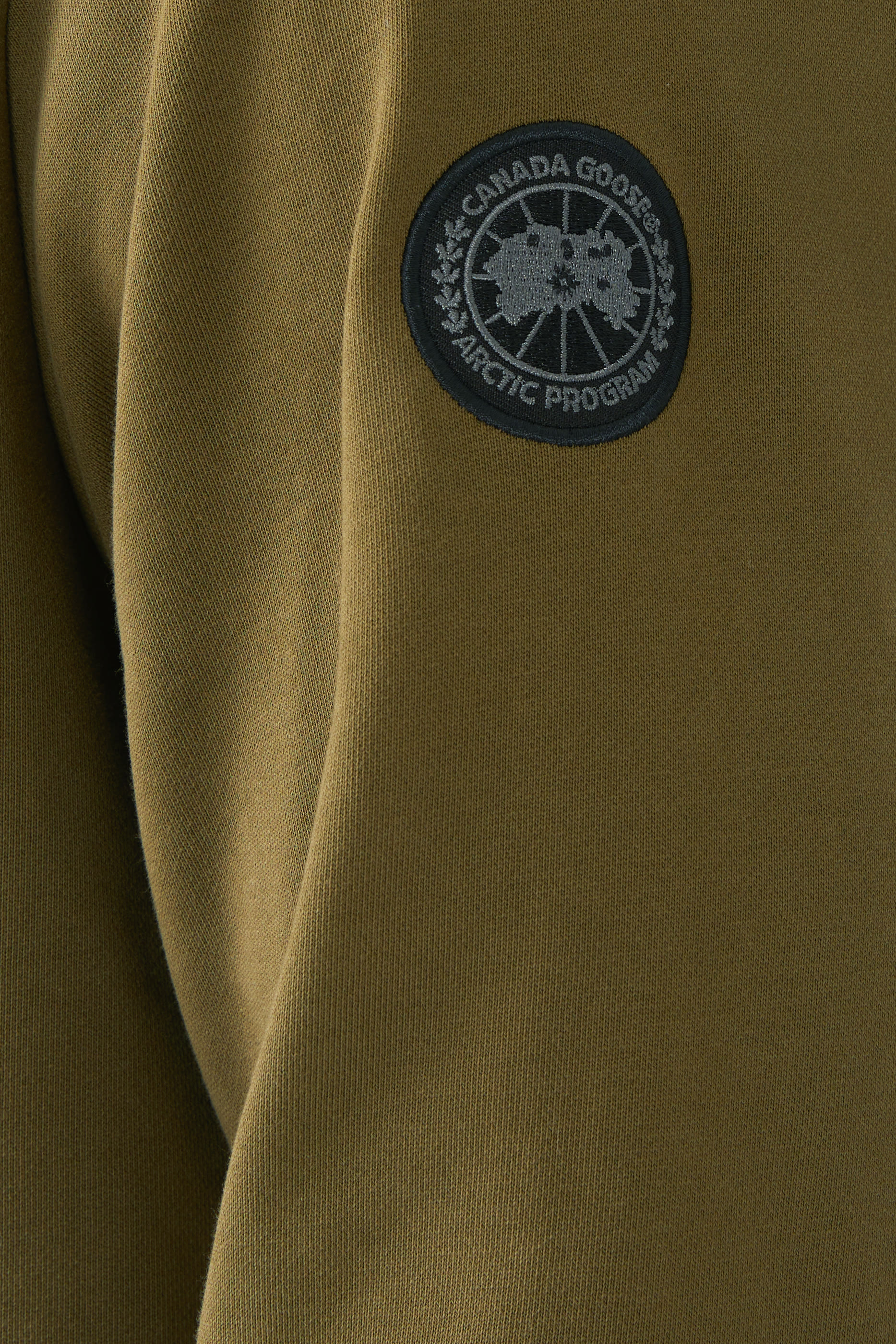 هودي هورون بملصق شعار الماركة