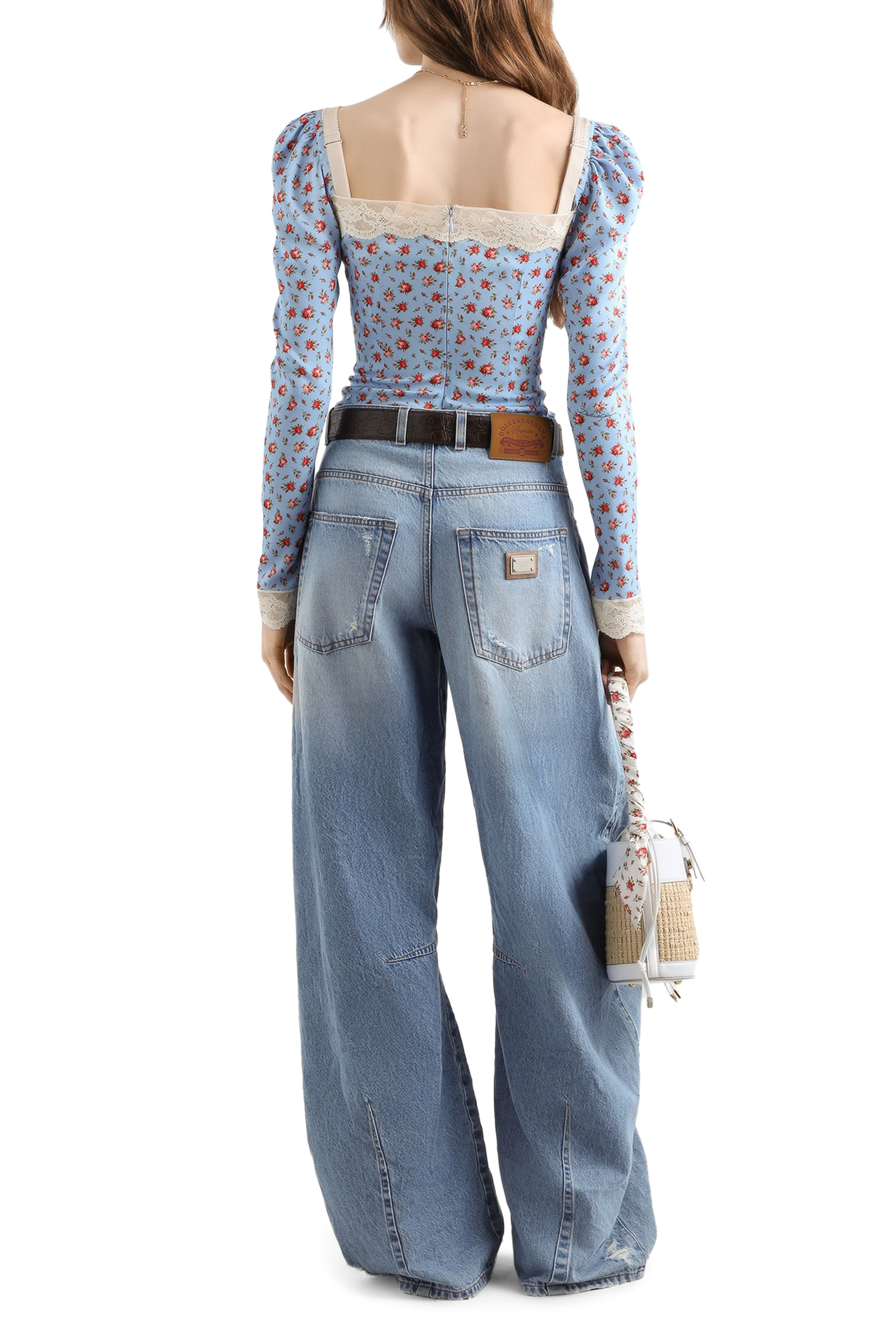 بلوزة شارموز بنقشة ورد بحجم صغير