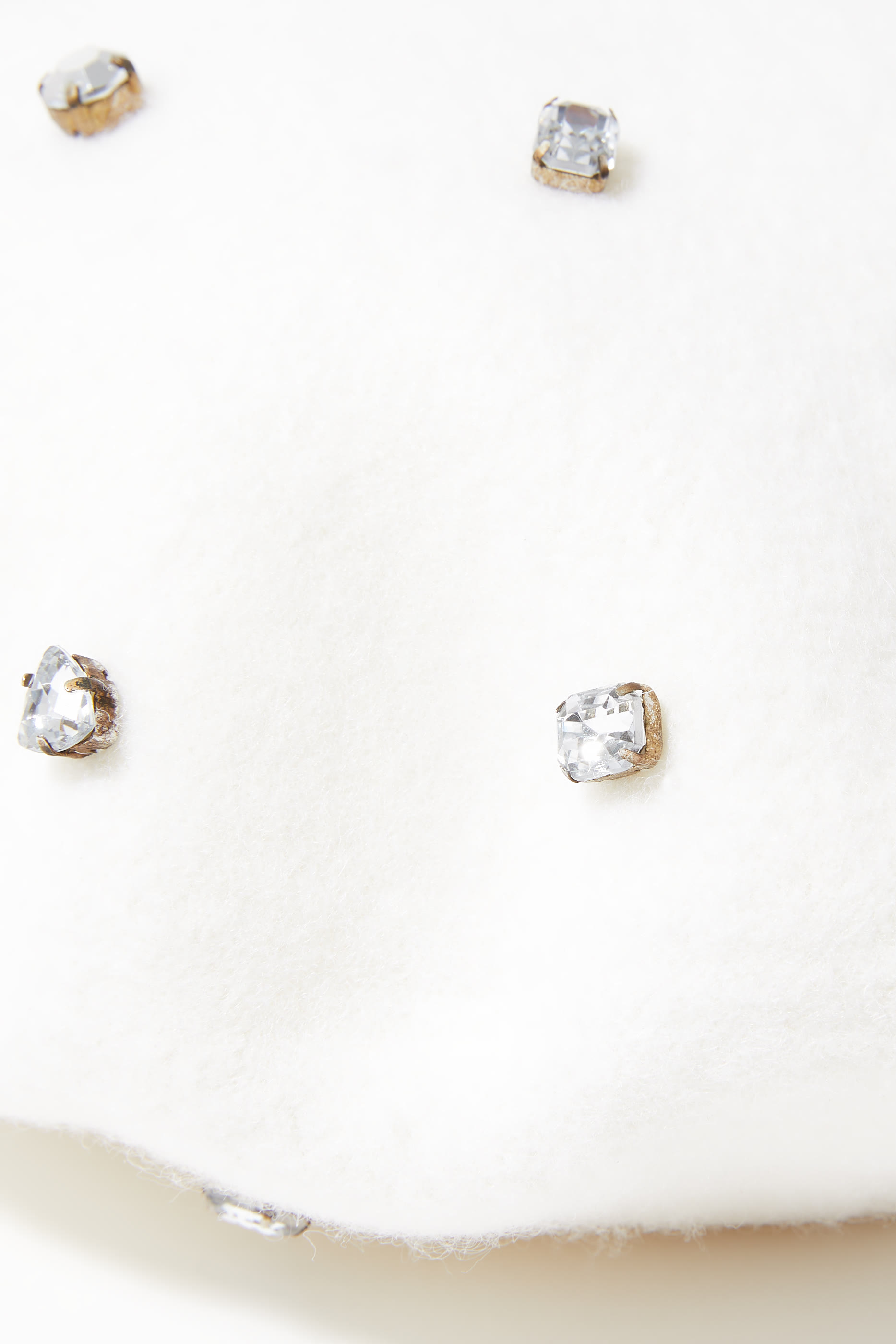 قبعة بيريه مزخرفة