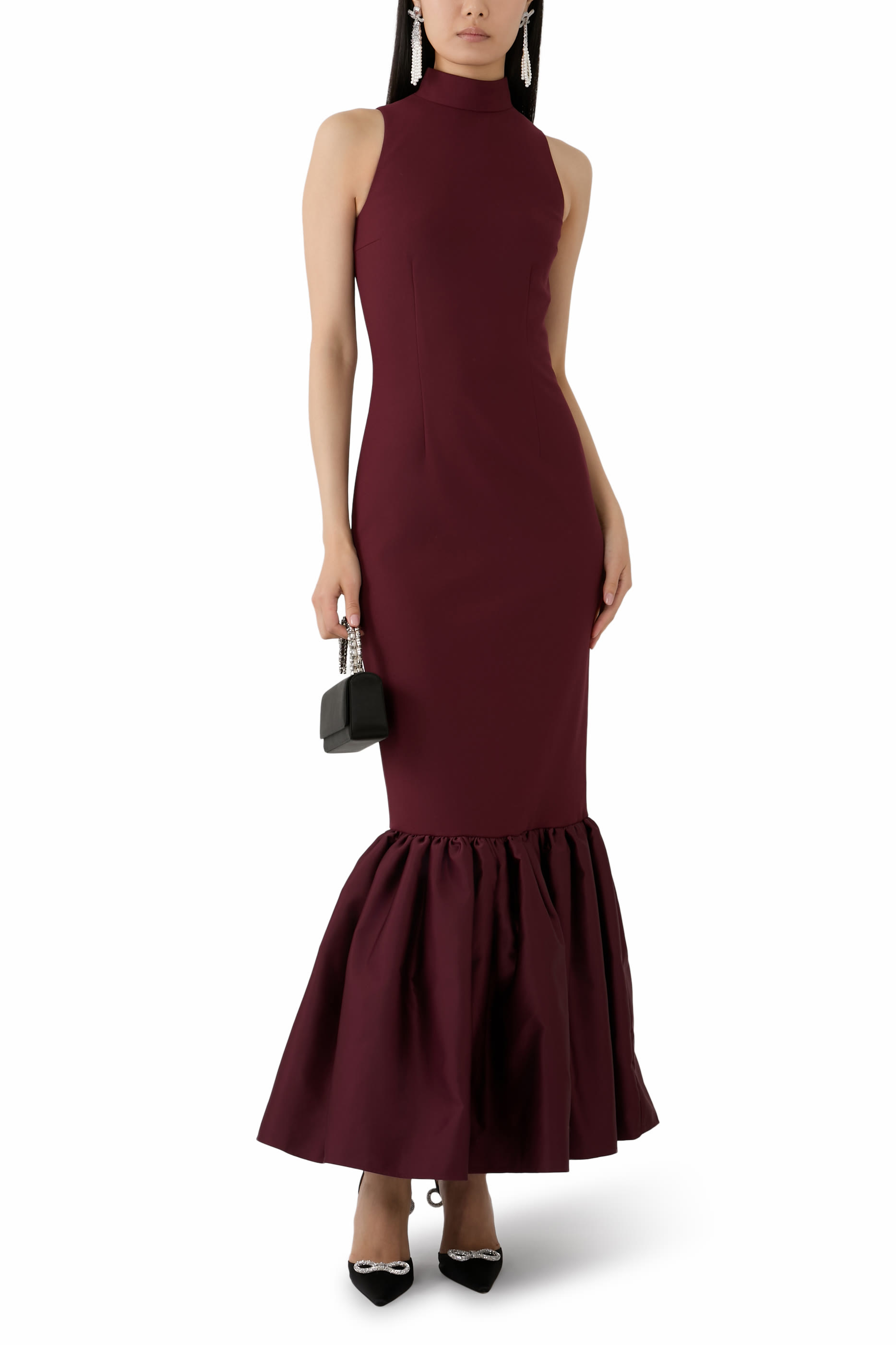 فستان طويل بقصة ضيقة