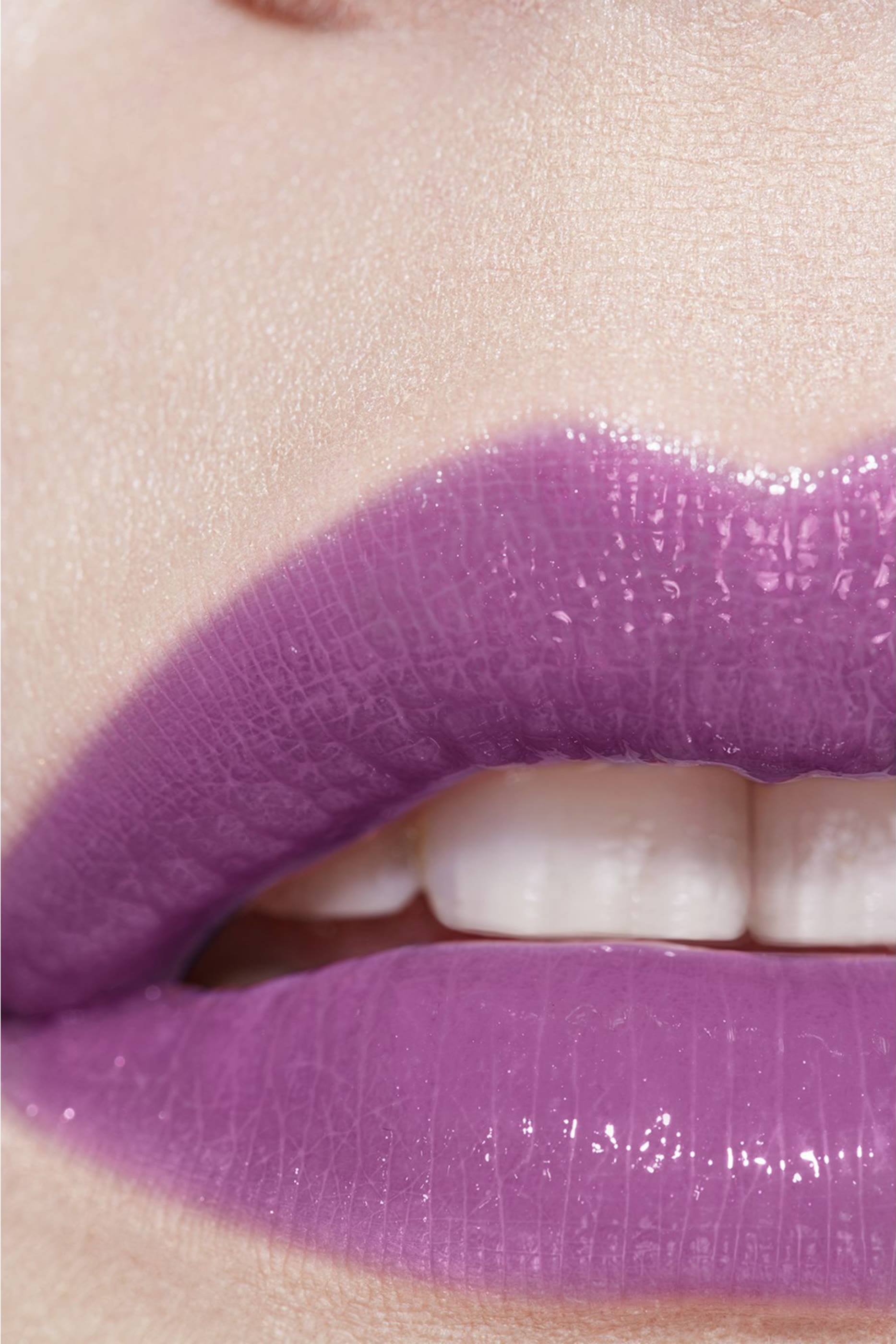 مرطب شفاه ملون Chanel Rouge Coco Baume Shine Hydrating Beautifying