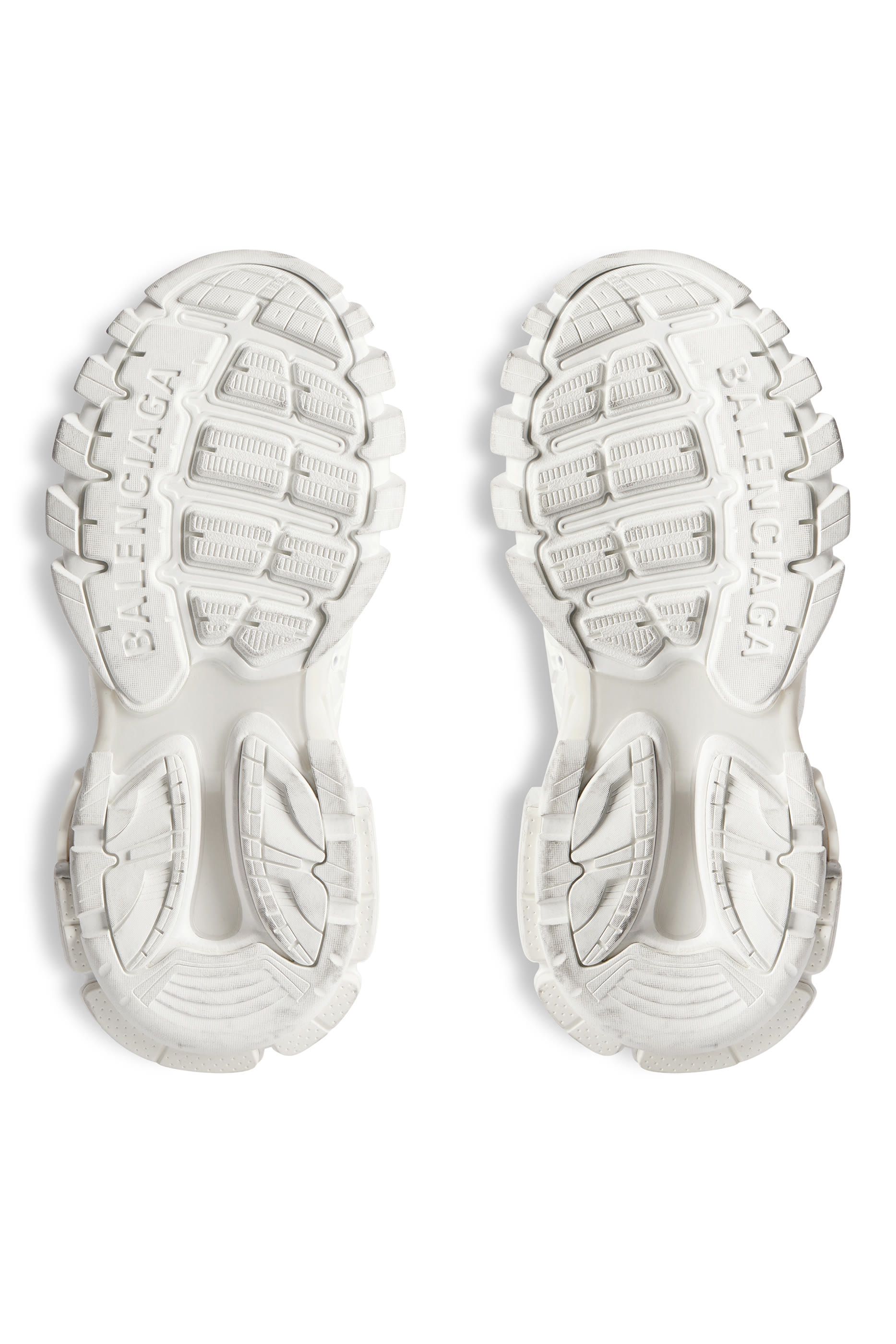 سنيكرز تراك بنقشة بشعار الماركة بتصميم طلاء أظافر للنساء