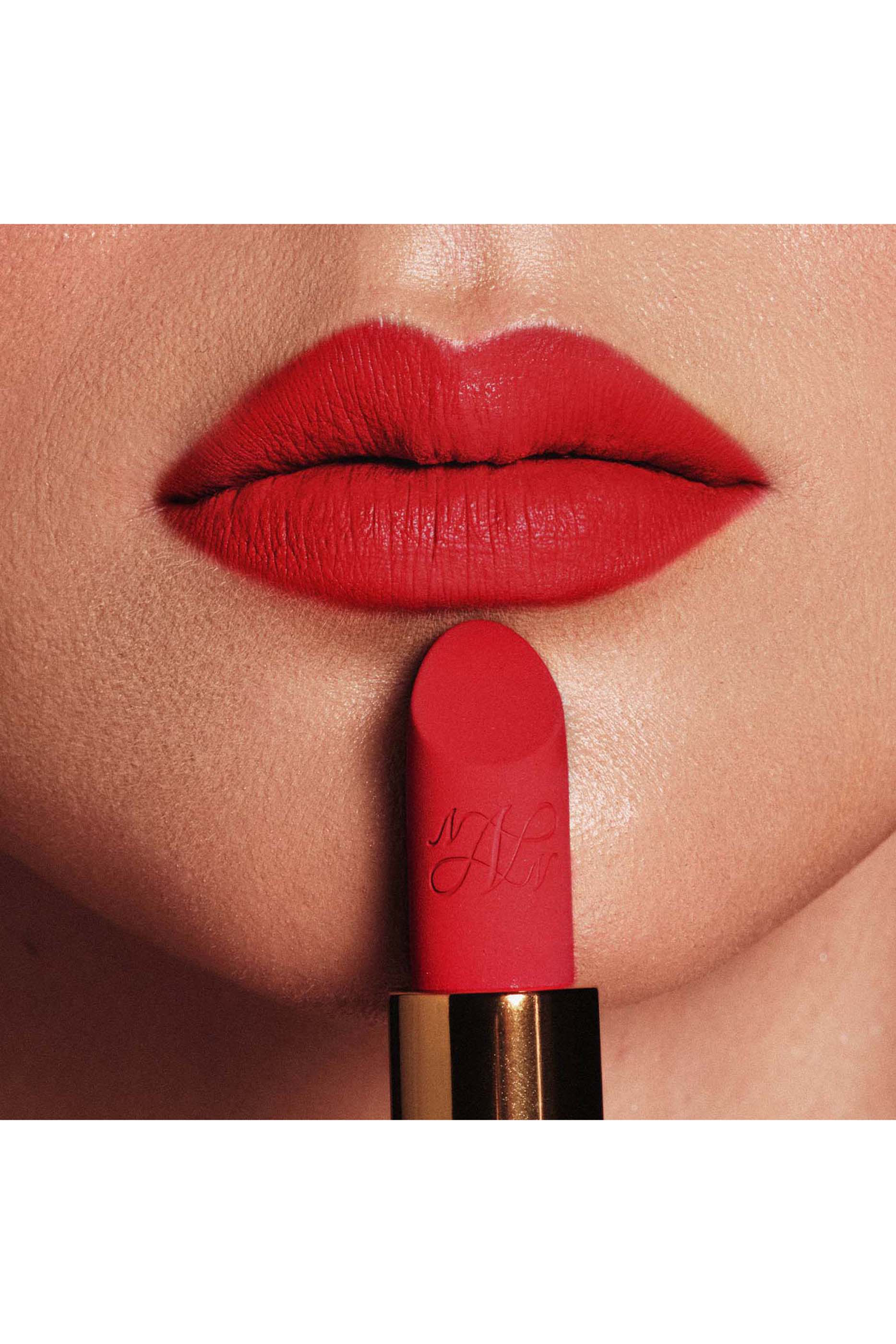 أحمر شفاه فيلفيت كوتور غير لامع