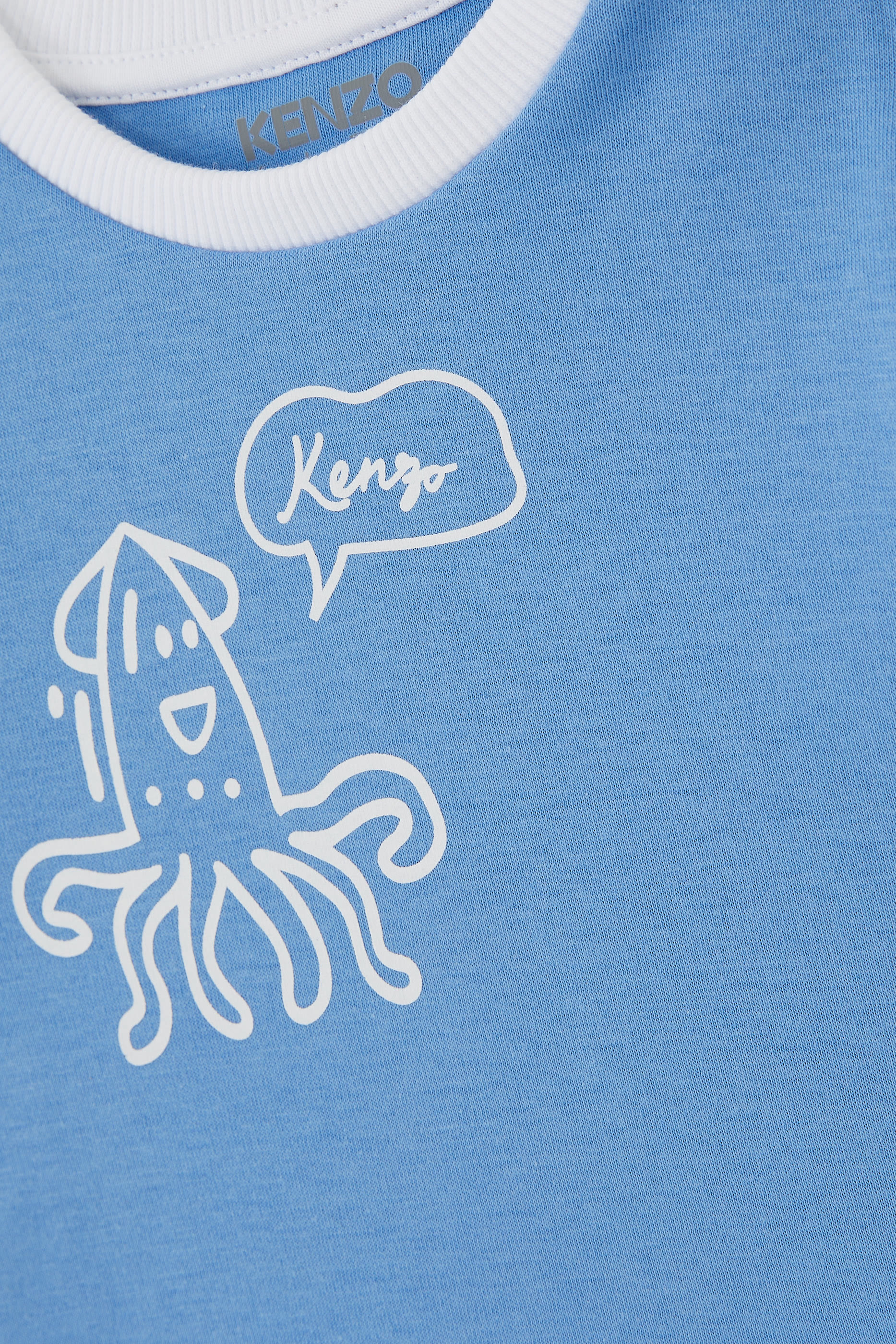 طقم تيشيرت بطبعة غرافيكية وشورت للأطفال