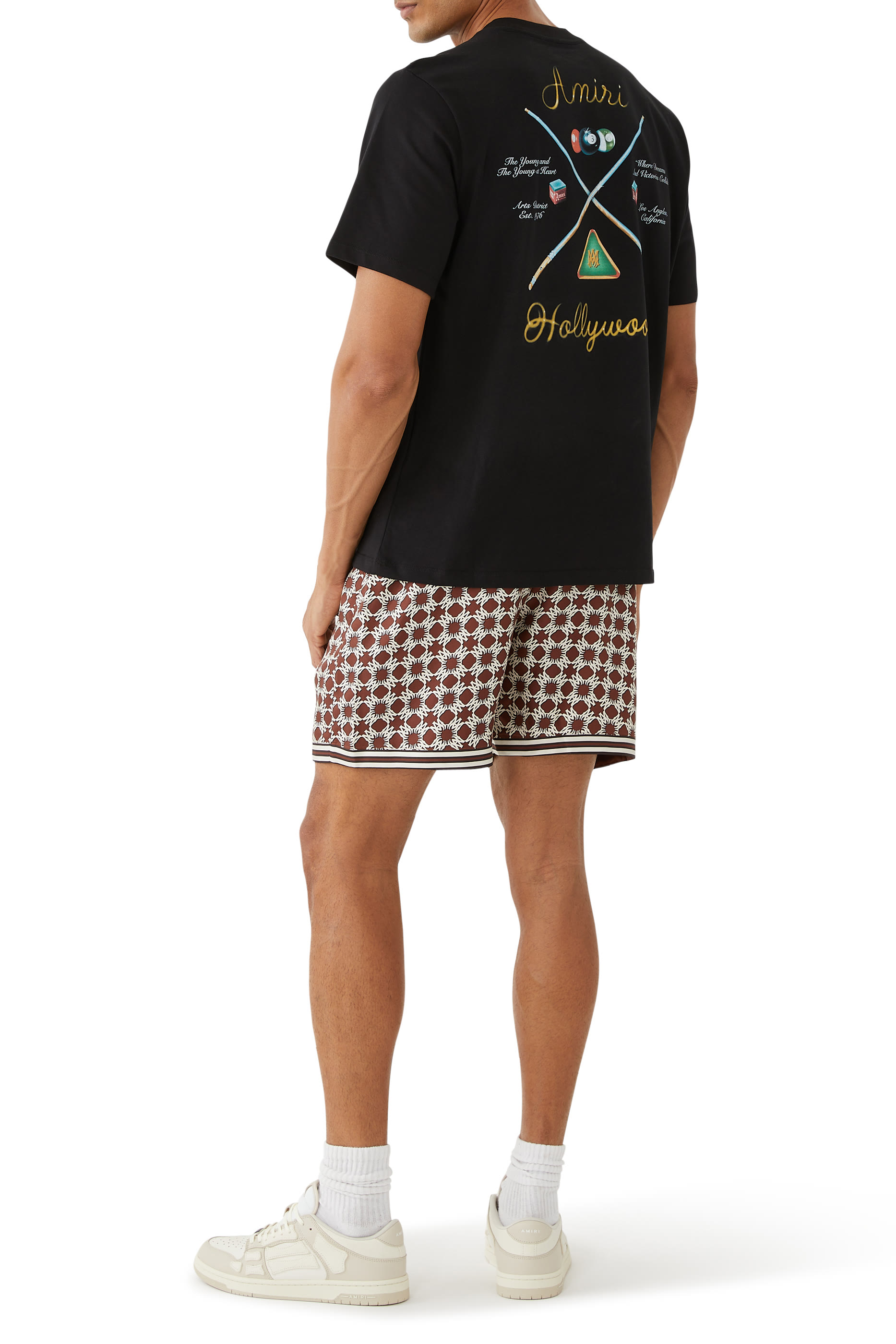 تيشيرت بطبعة طابات بلياردو