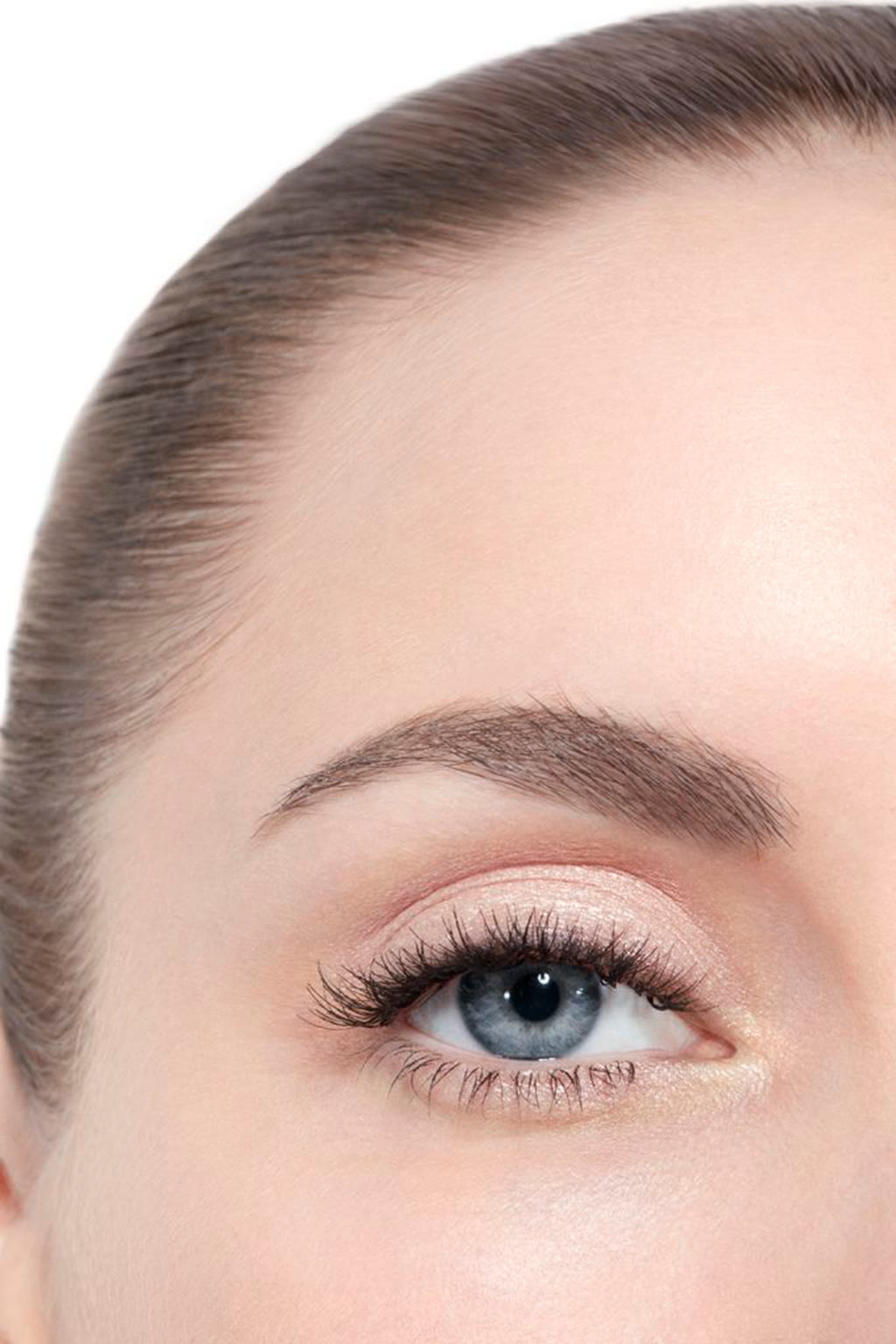 مستحضر لتظليل الجفون بتركيبة كريمية تدوم طويلًا ولمسة لامعة OMBRE PREMI&Egrave;RE