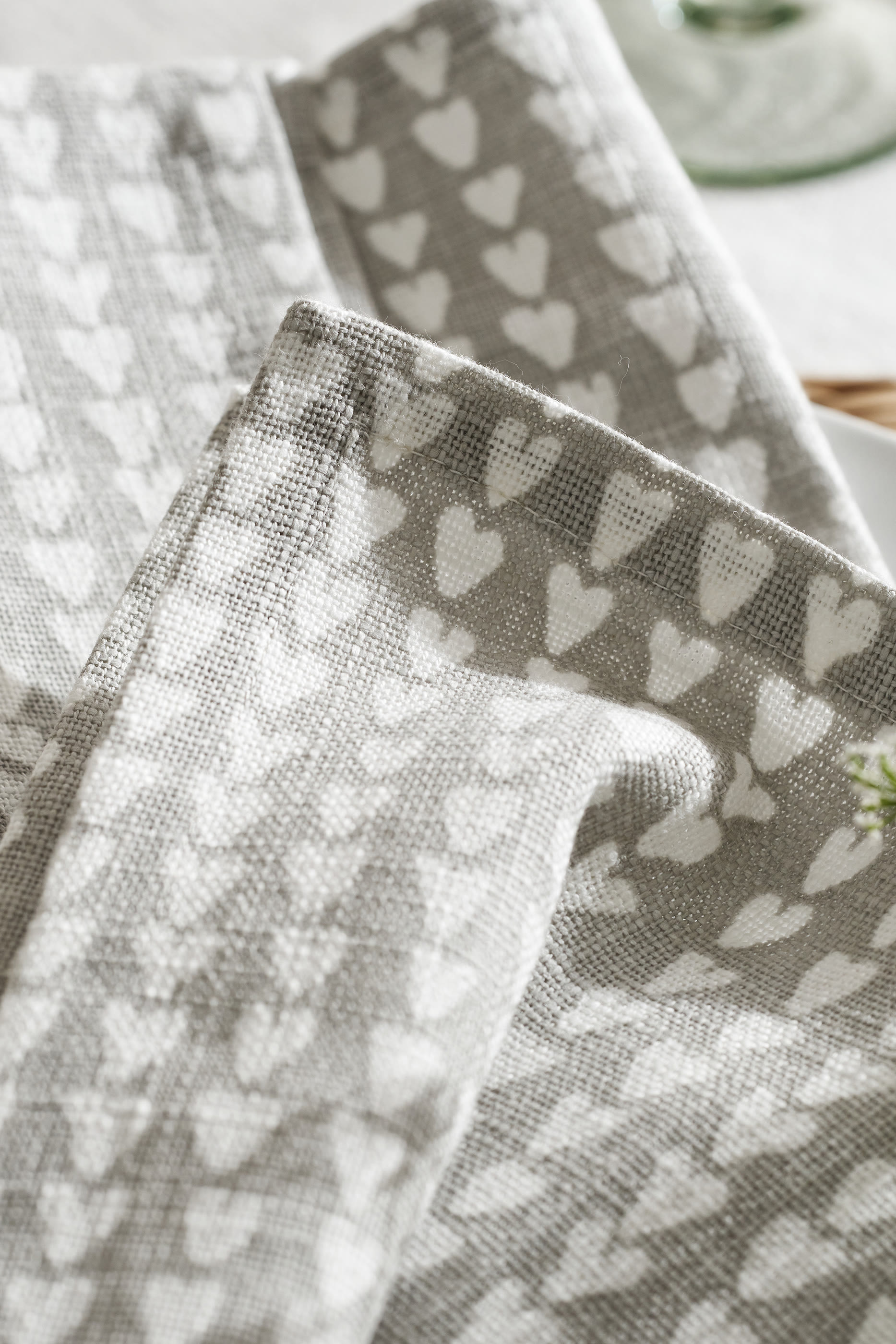 مجموعة مناديل ديتسي بنقشة قلوب