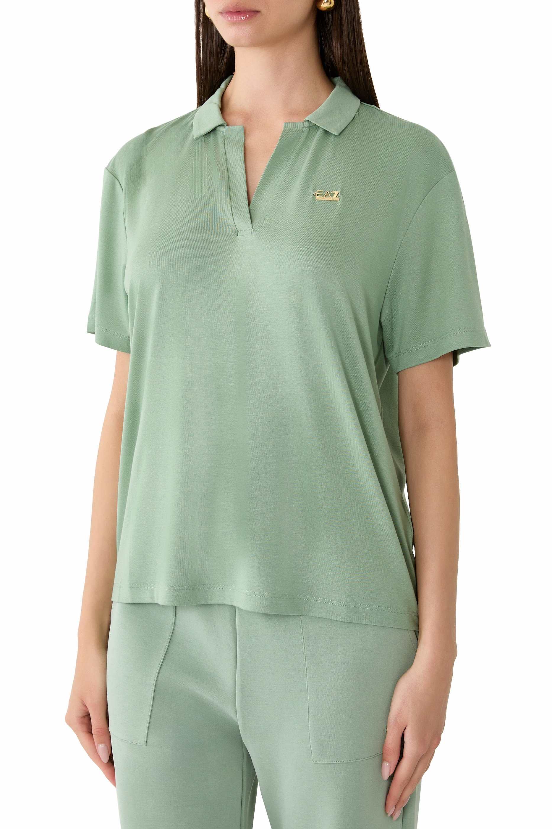 تيشيرت بولو بشعار الماركة للنساء