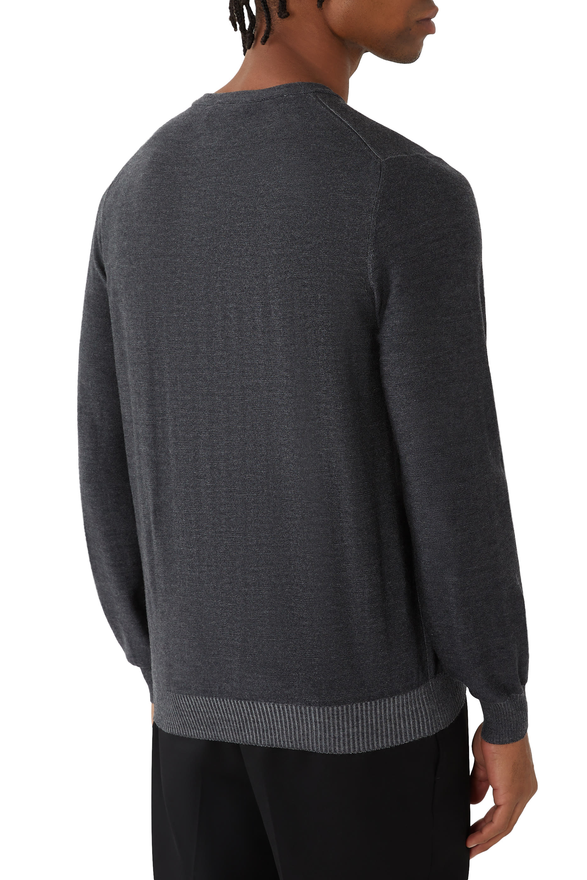 كنزة بطبعة جمجمة