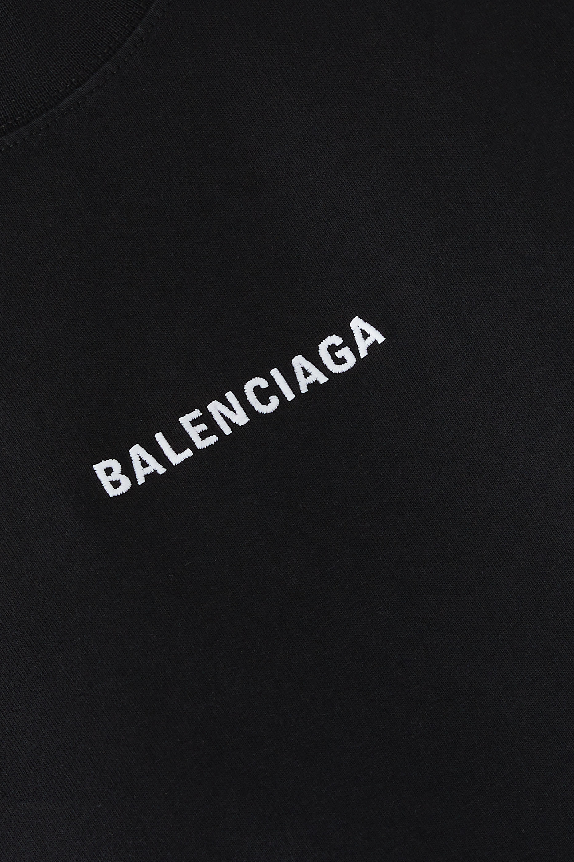 تيشيرت بقصة فضفاضة قليلا