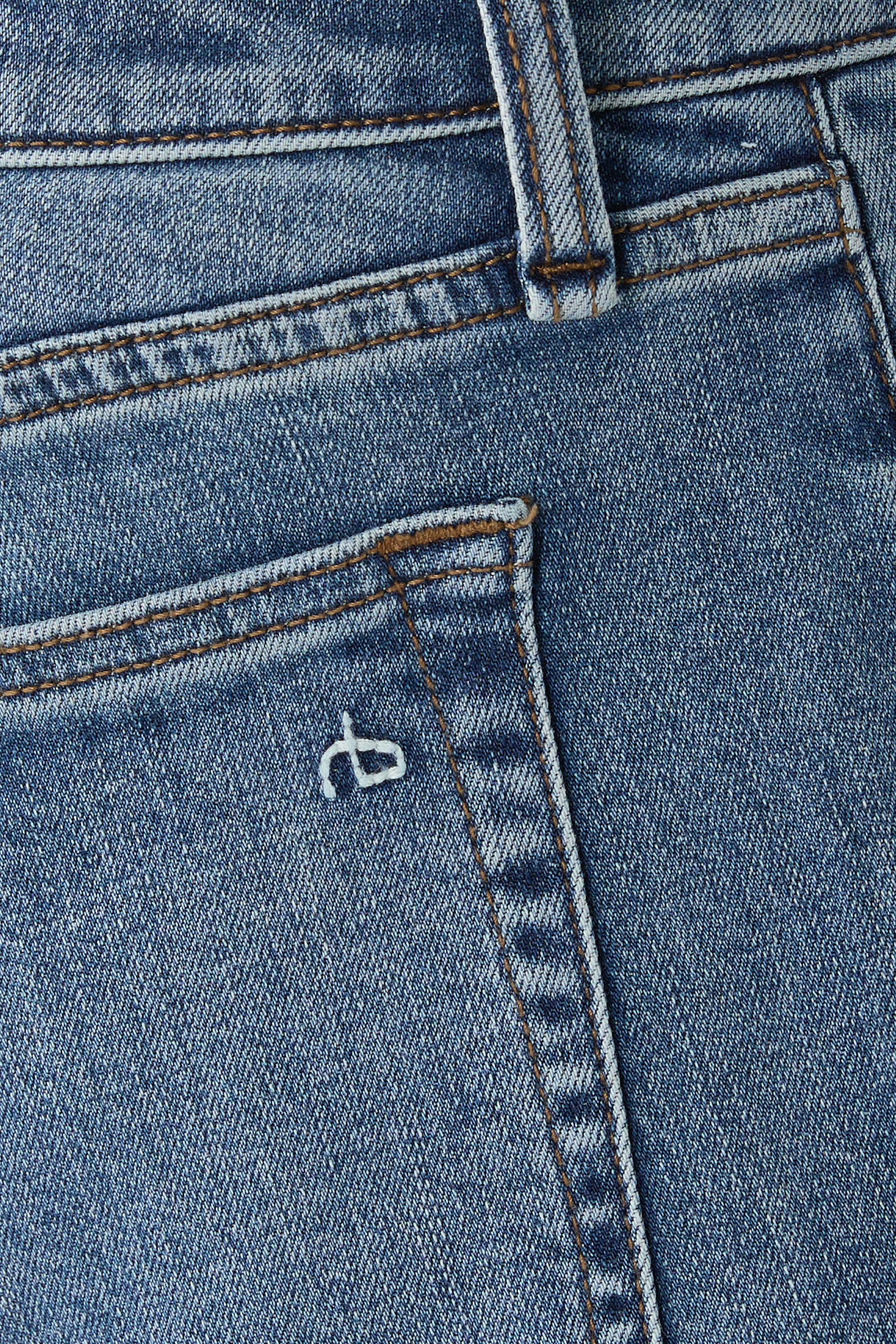 بنطال جينز فيت 3 بقصة رياضية