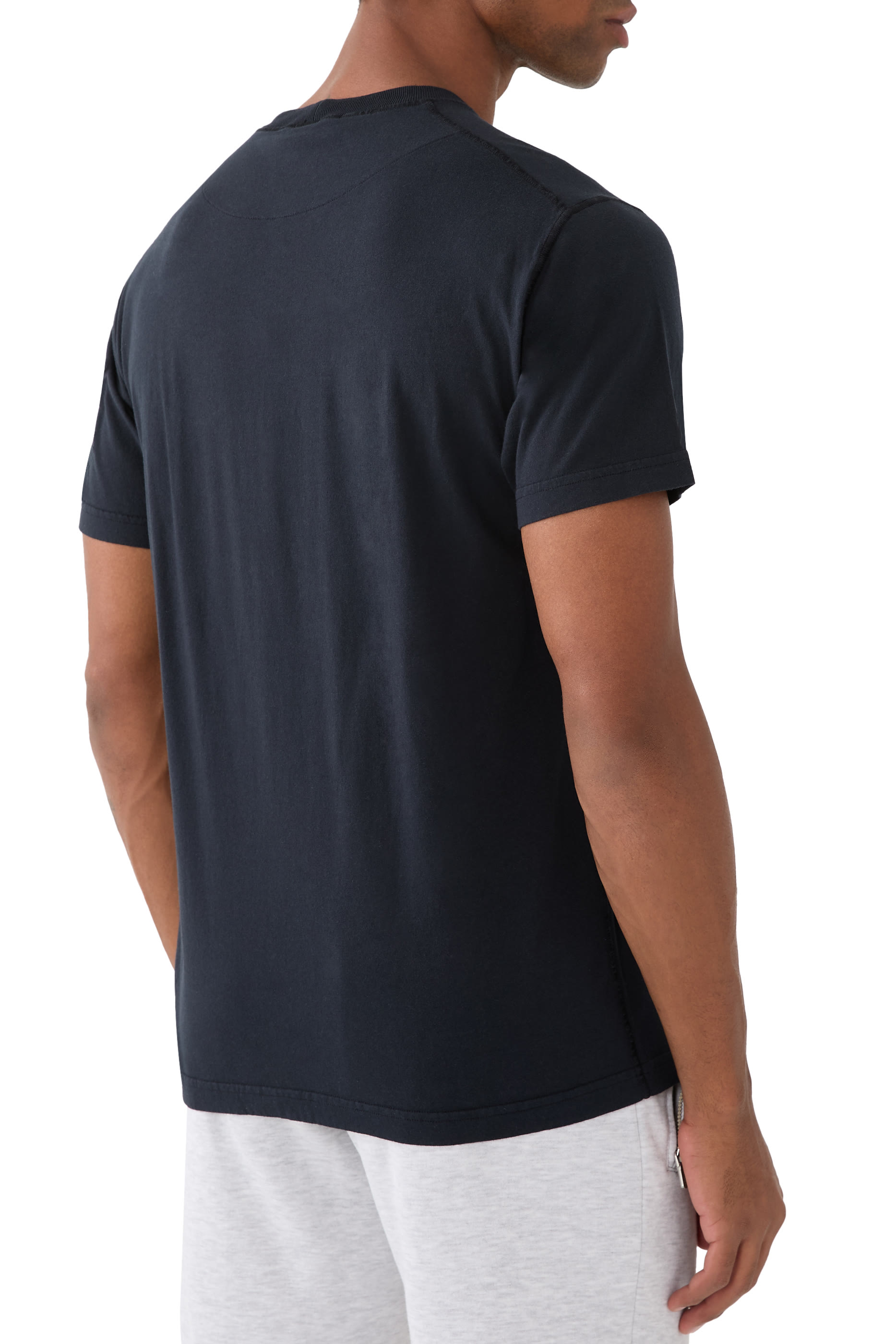 تيشيرت مزين برقعة بوصلة بشعار الماركة