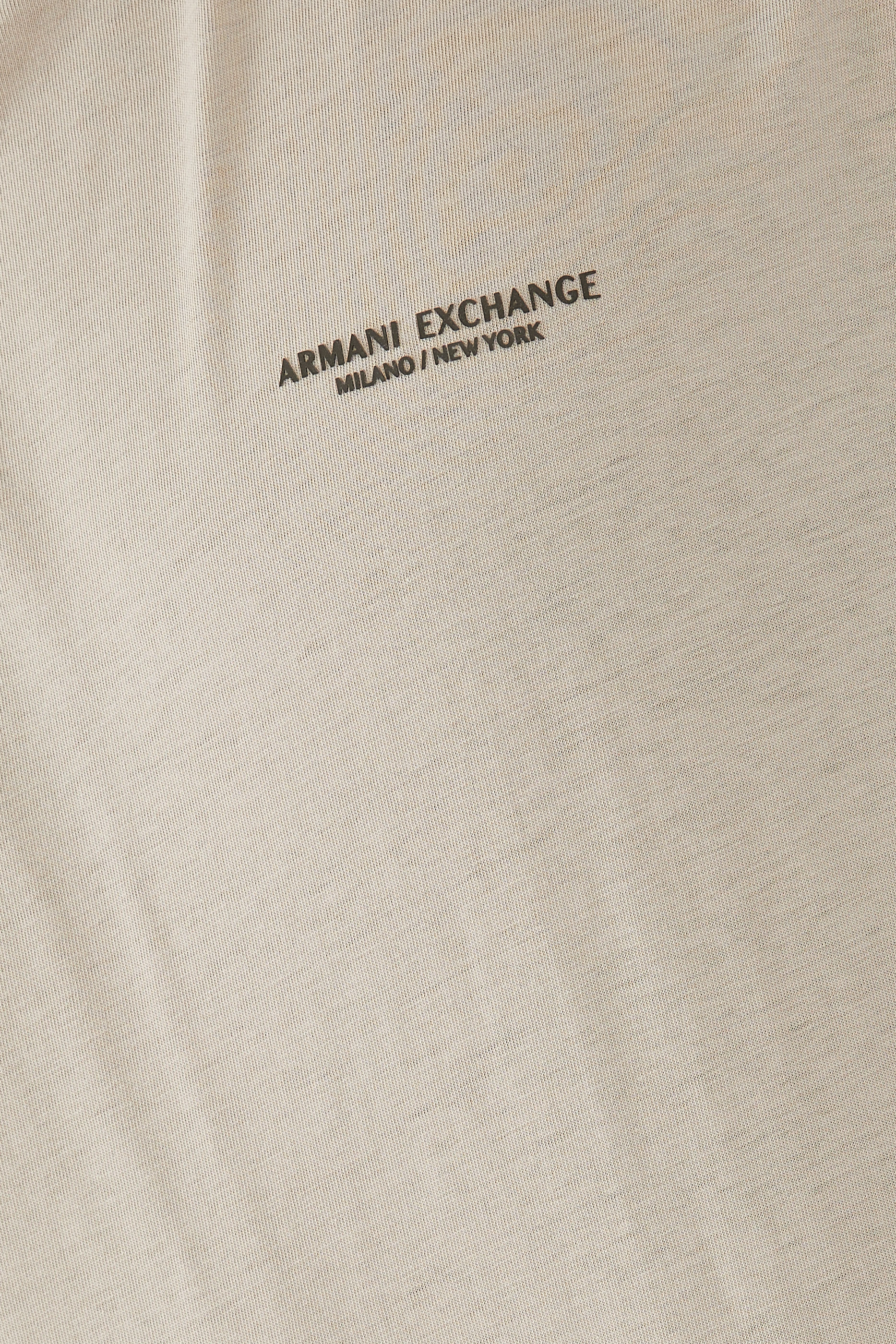 تيشيرت بشعار الماركة