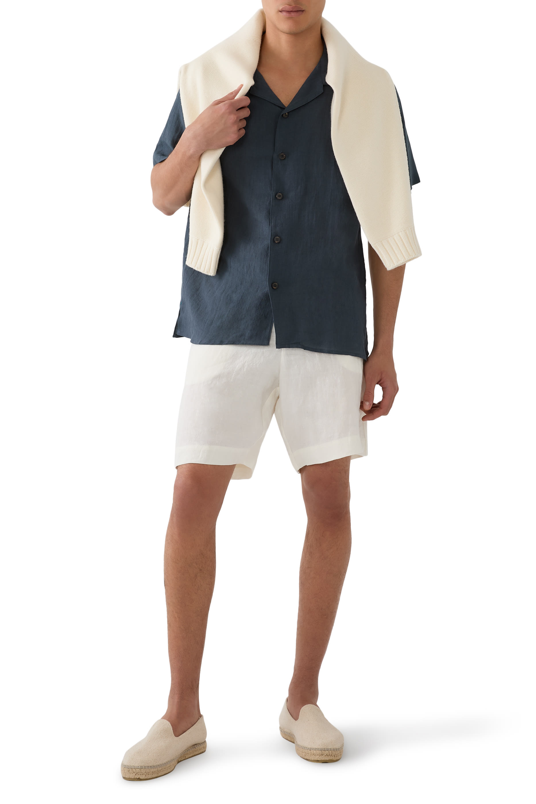 قميص بياقة بطية